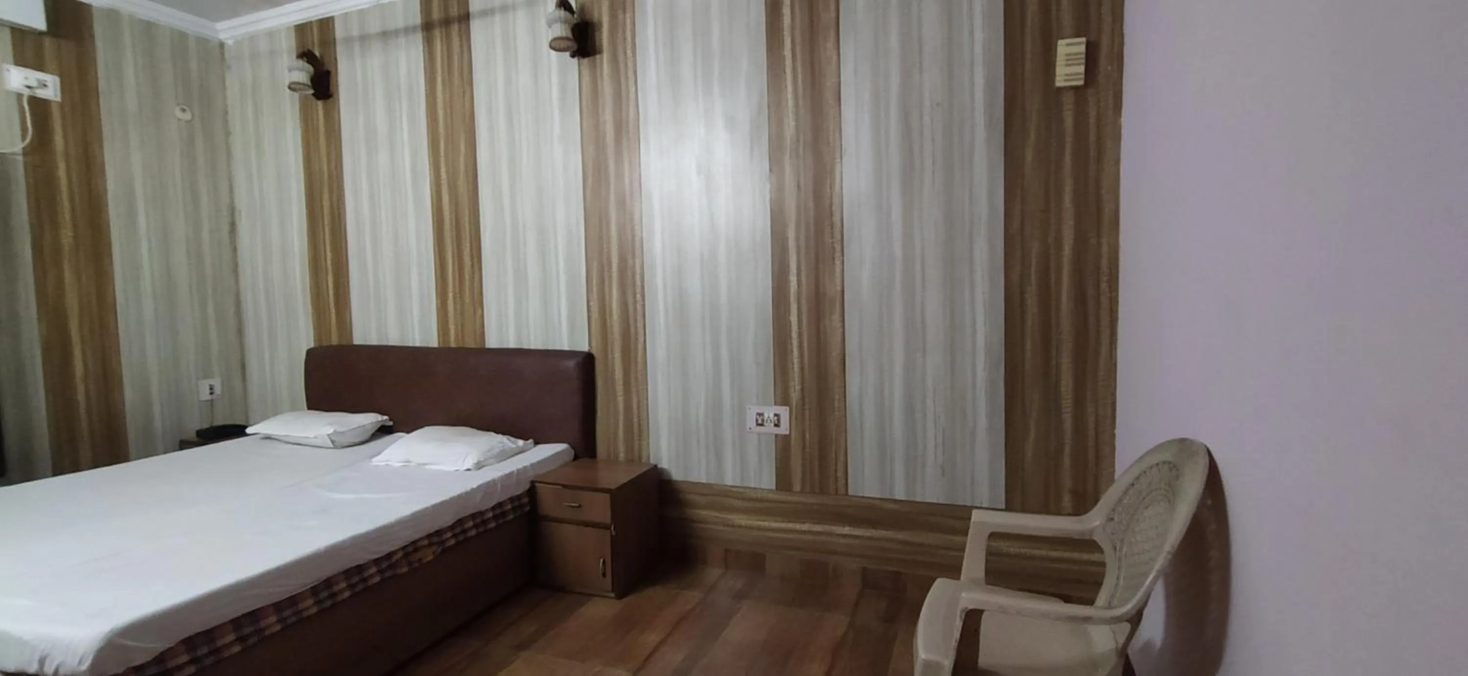 Photo of the whole room, Bed in Hotel Samrat