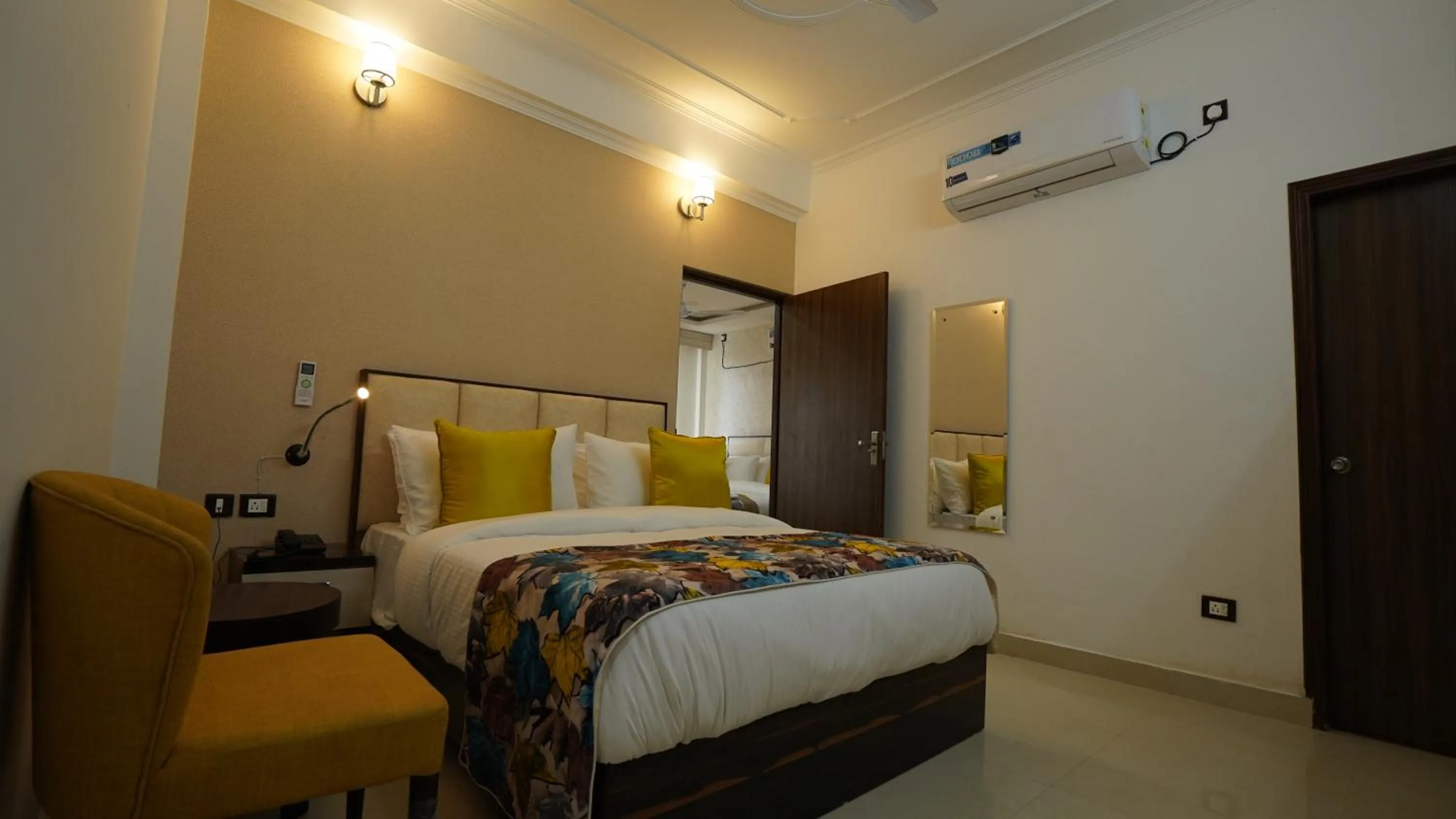 Bedroom, Bed in MK Hotel and Restaurant
