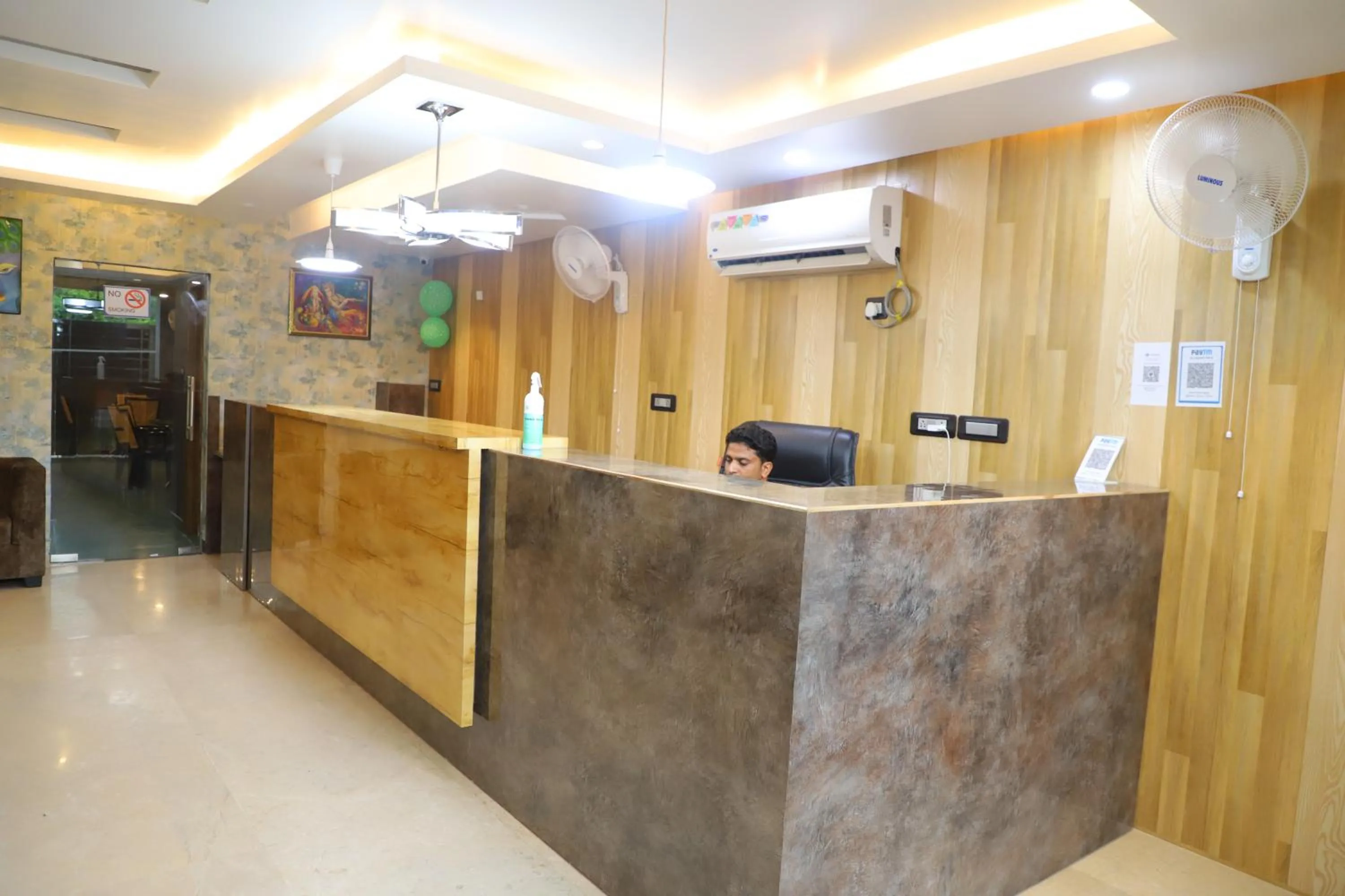 Lobby or reception in MK Hotel and Restaurant