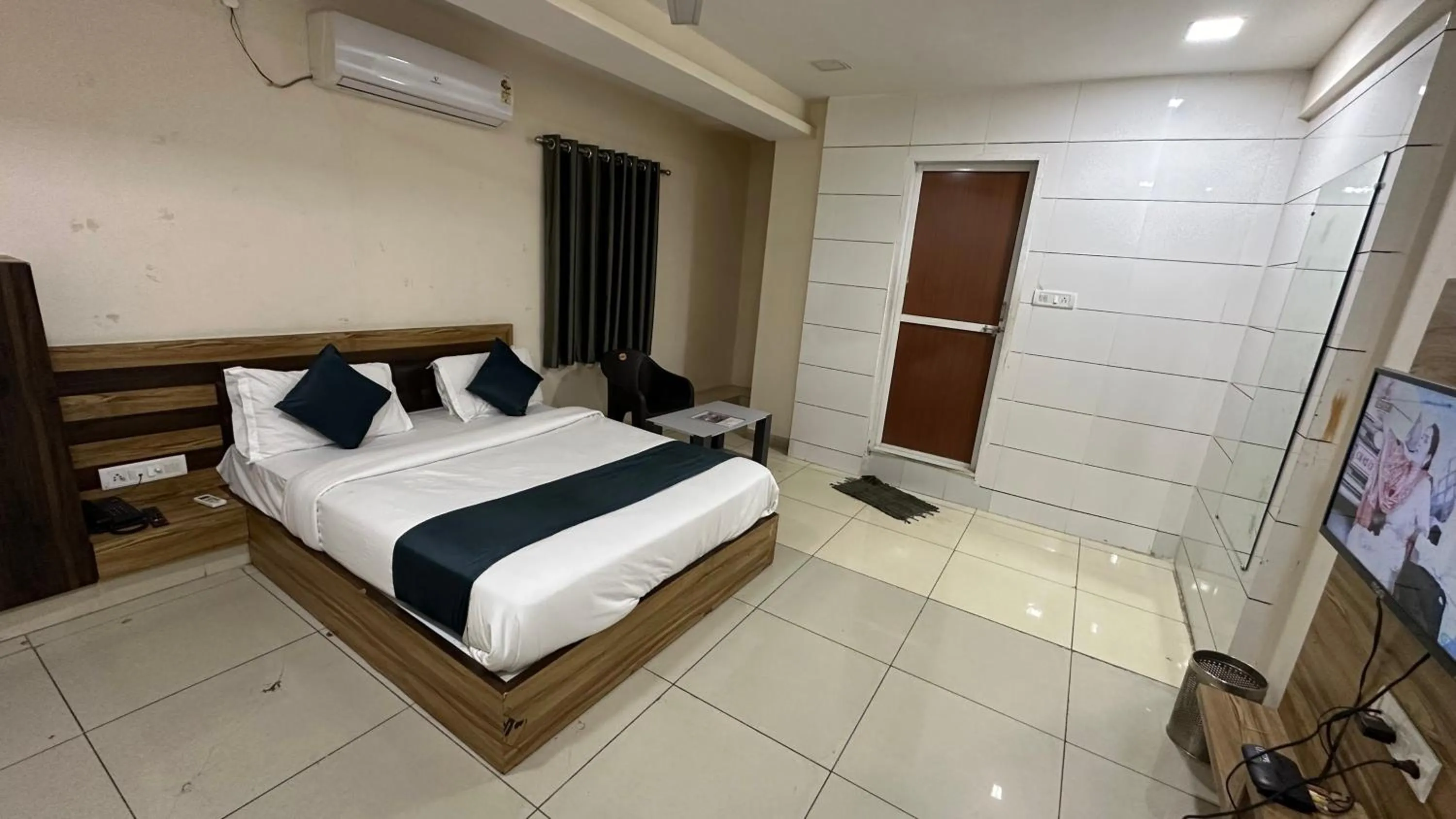 Bedroom, Bed in Hotel New Shiv Kunj