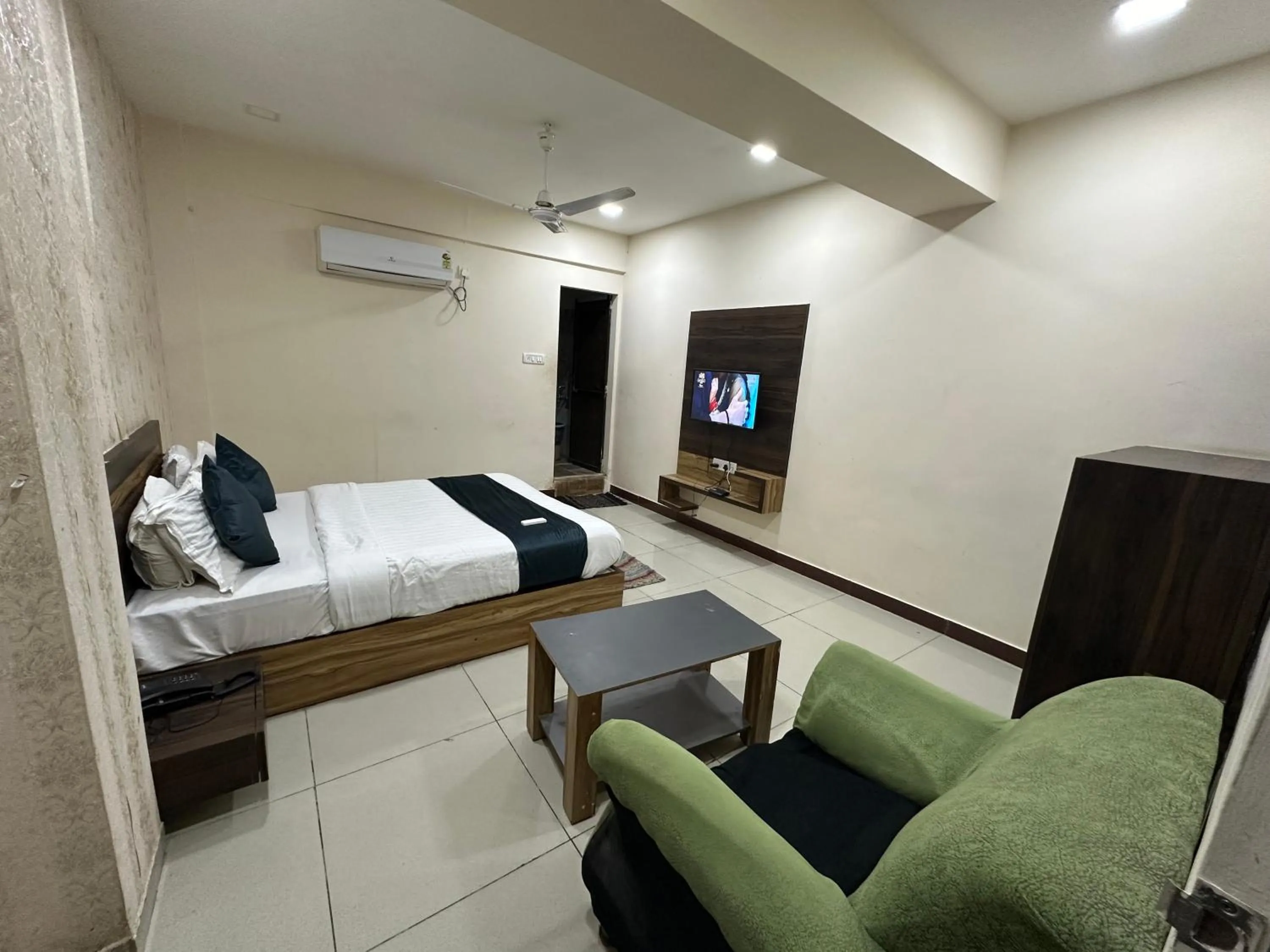 Bed in Hotel New Shiv Kunj