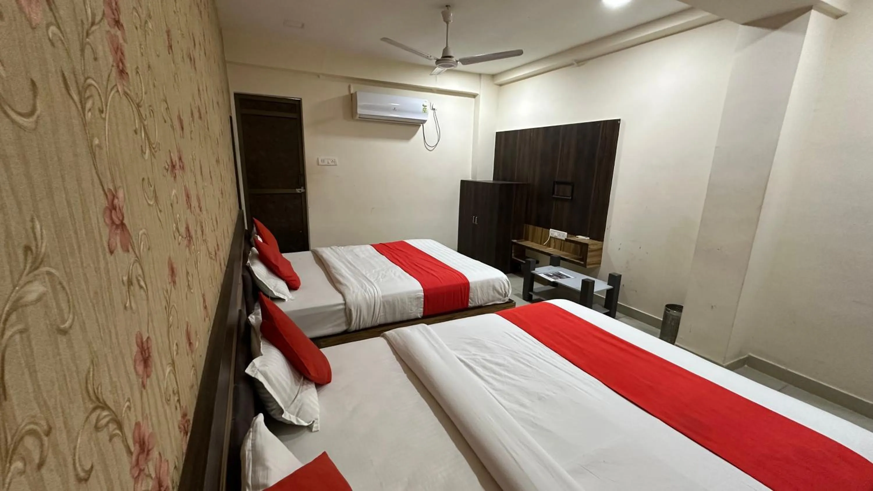 Bed in Hotel New Shiv Kunj