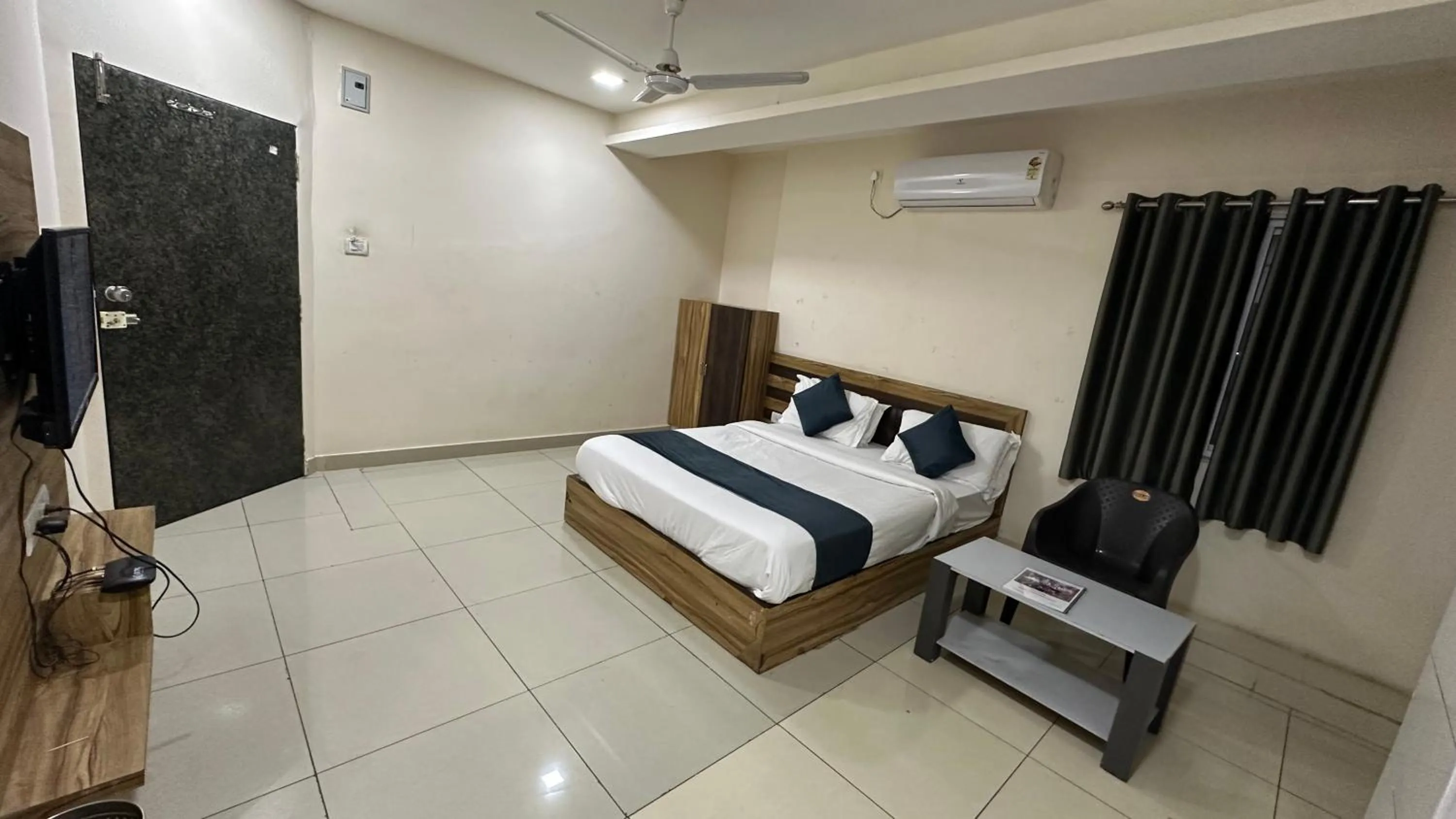 Bedroom, Bed in Hotel New Shiv Kunj
