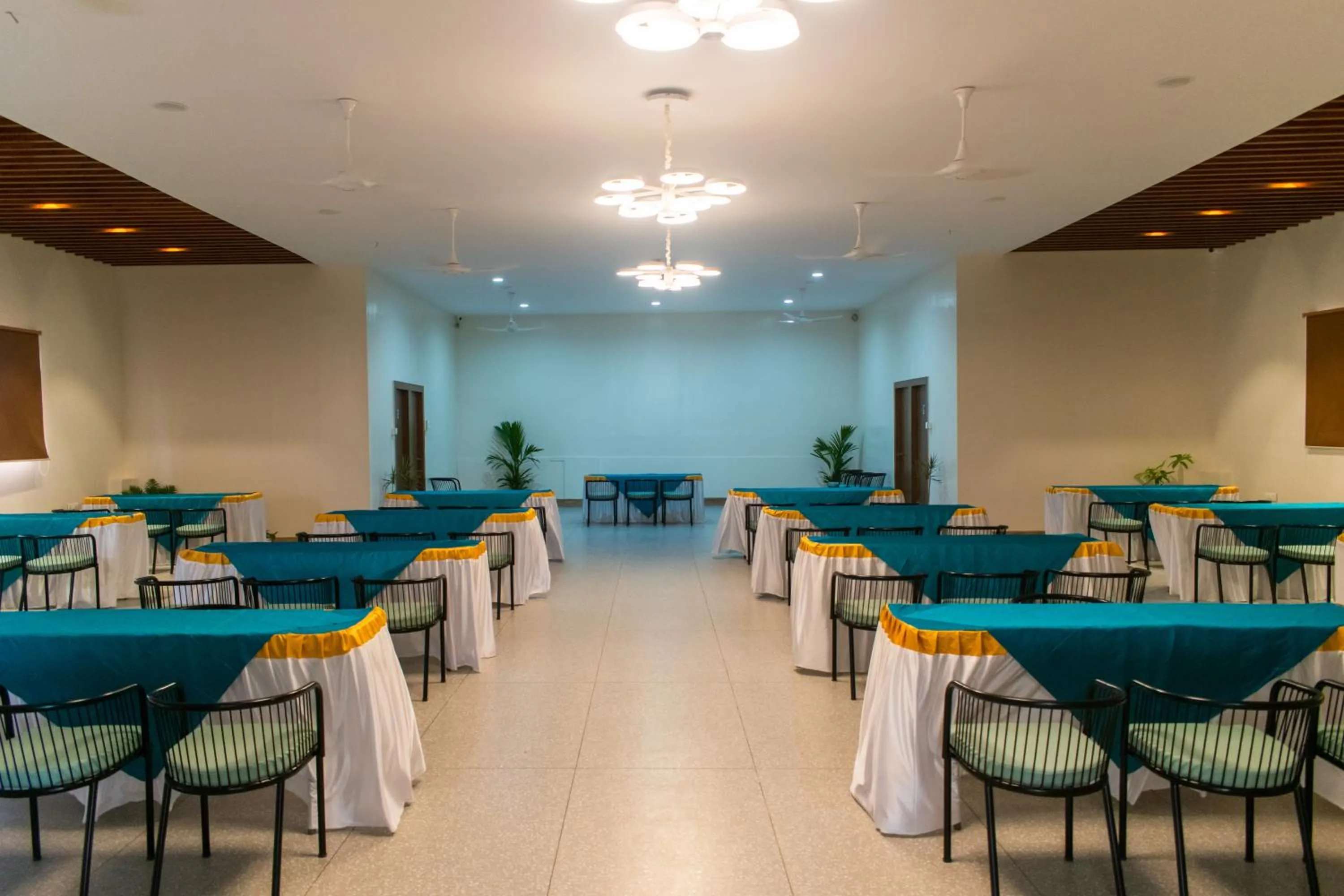 Restaurant/places to eat in Lords Eco Inn Belagavi