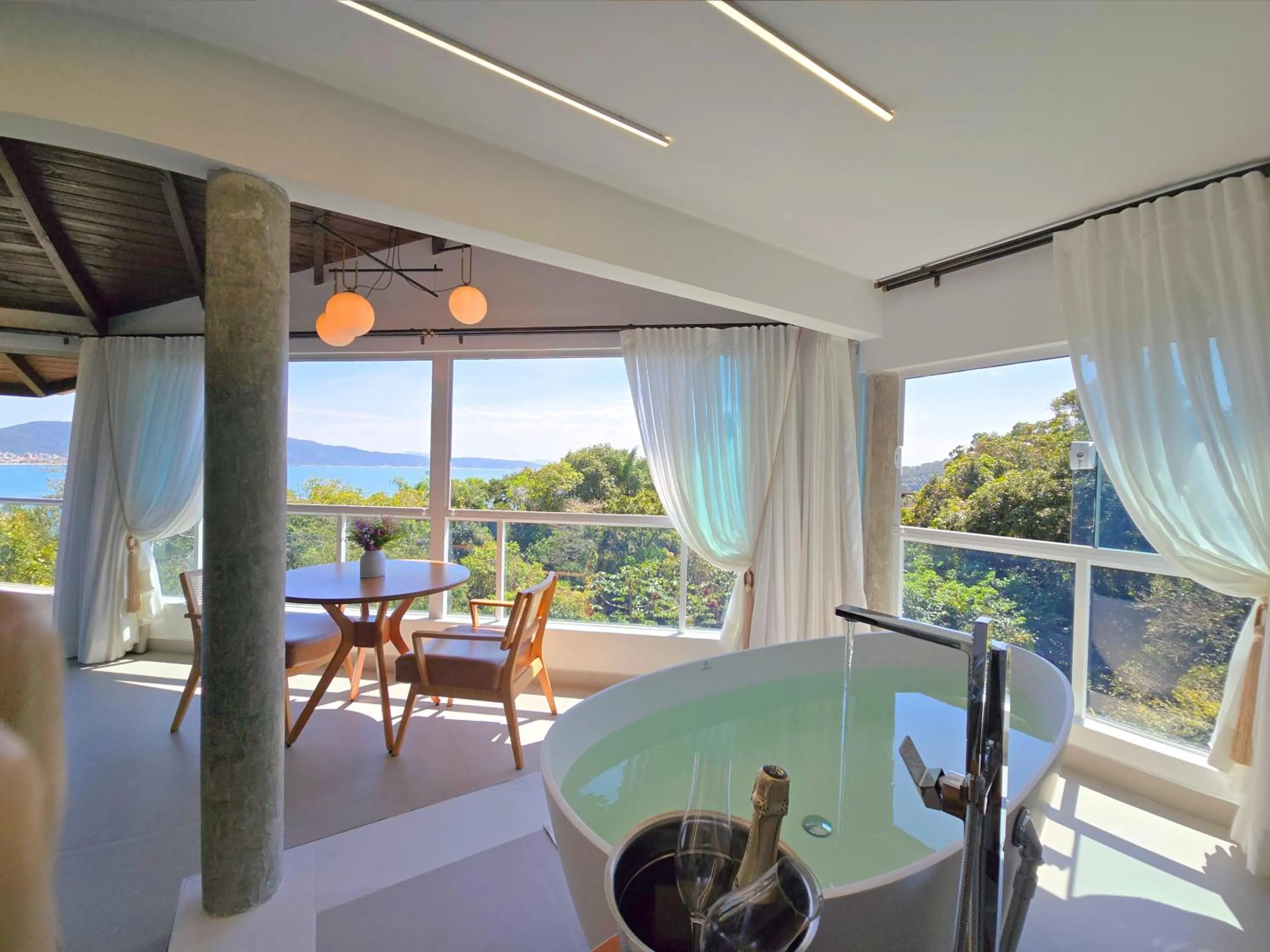 Natural landscape in Refúgio da Lagoinha - Centro de Bombinhas