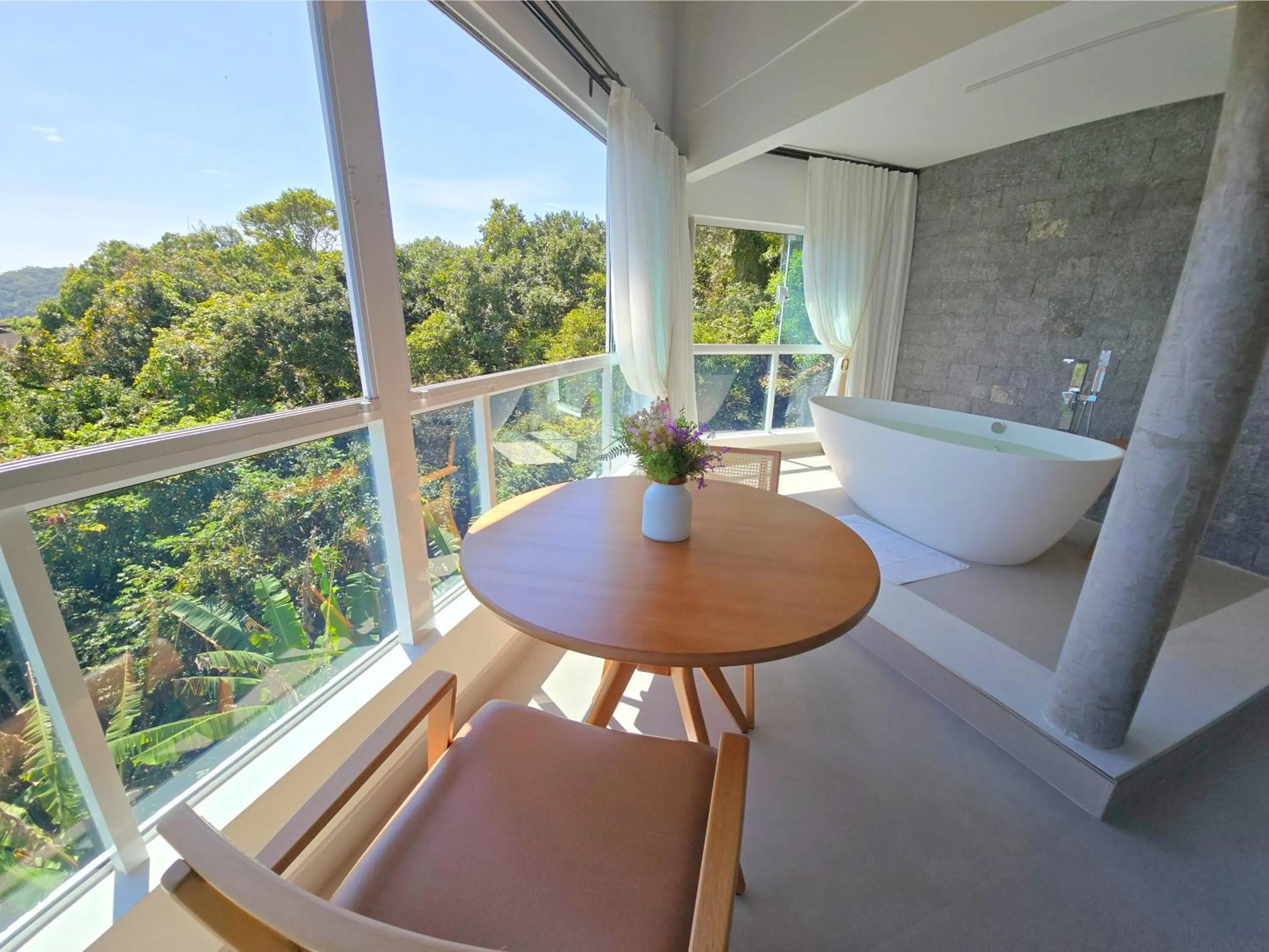 Day in Refúgio da Lagoinha - Centro de Bombinhas