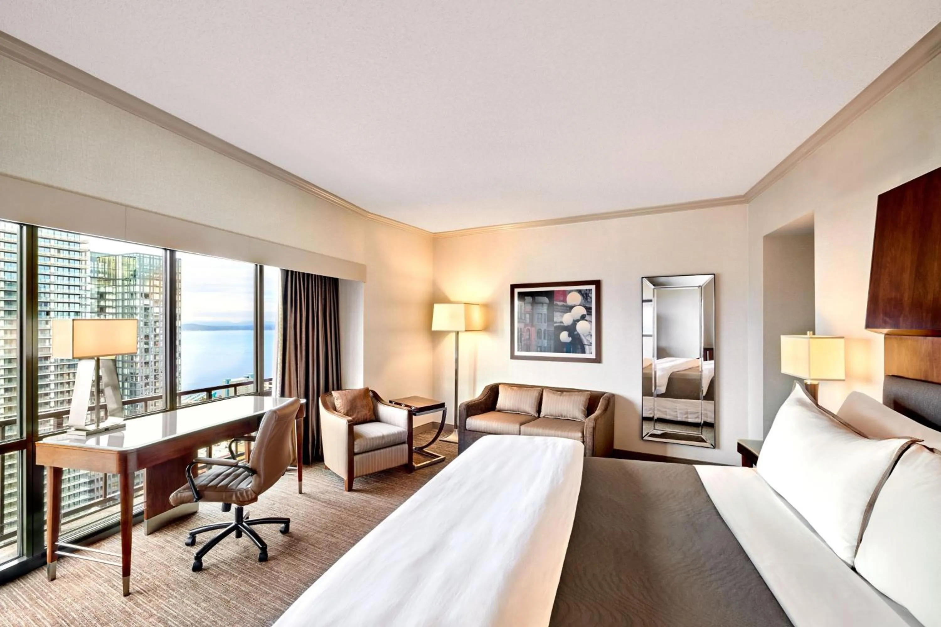 Photo of the whole room, Bed in The Westin Seattle