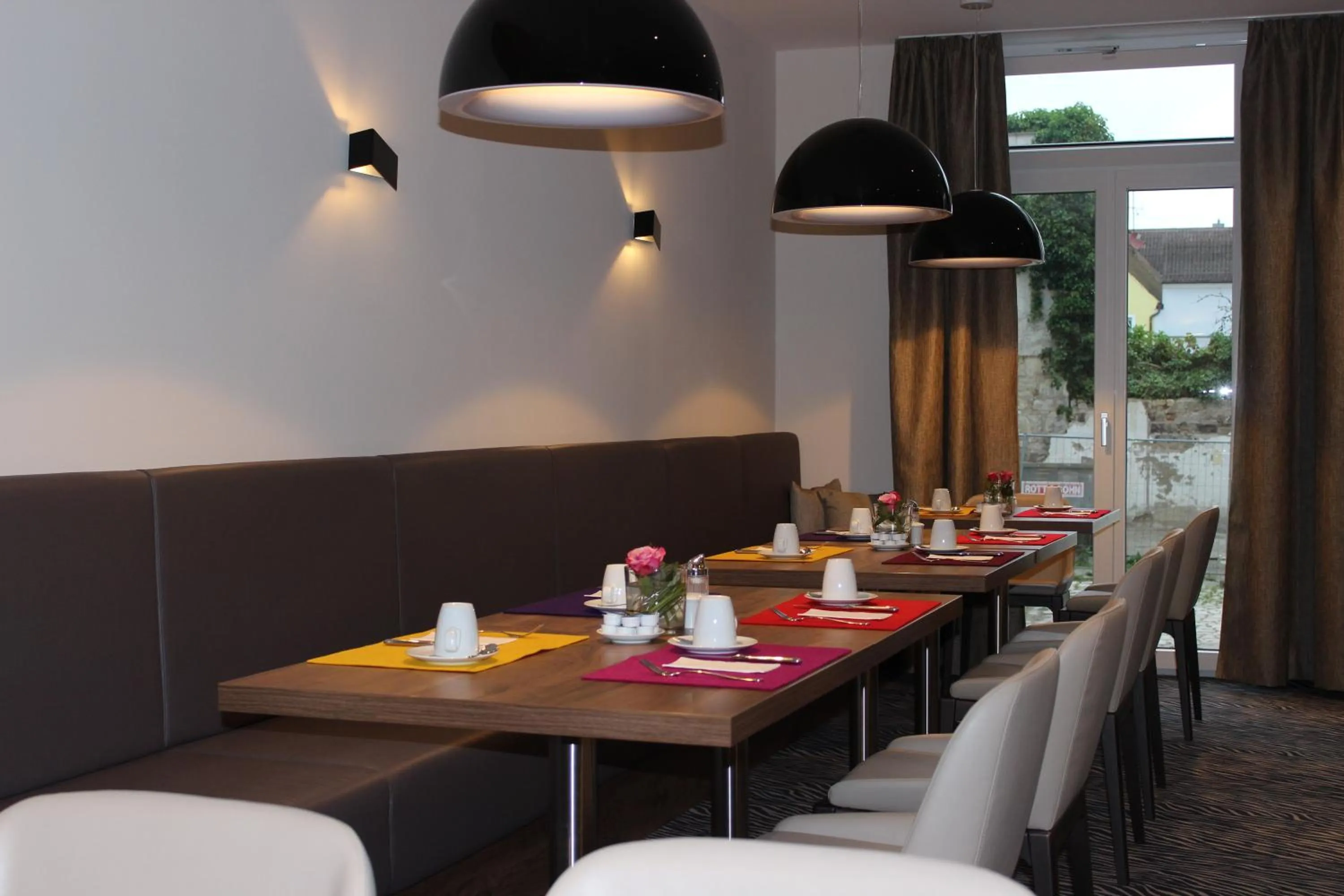 Restaurant/places to eat in Altstadthotel Kneitinger, Abensberg