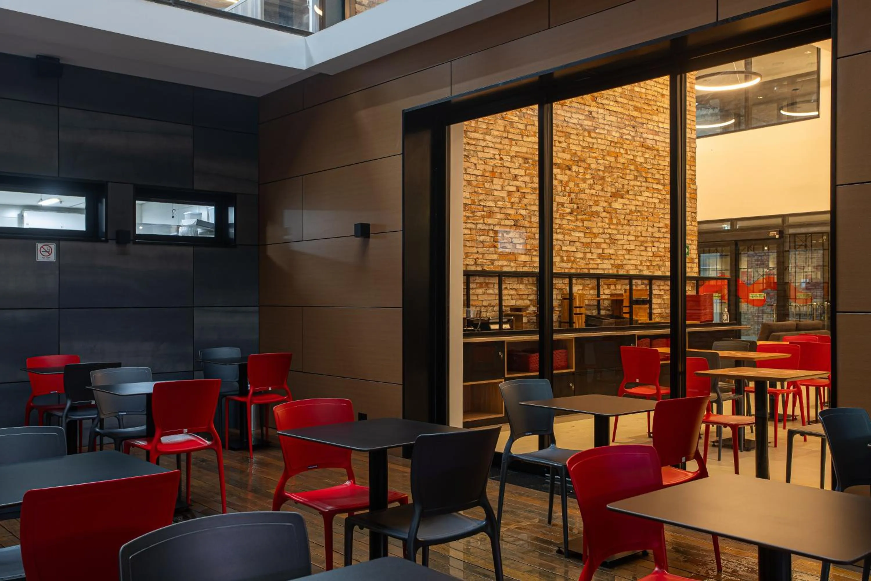 Restaurant/places to eat in Hotel Moov Porto Alegre