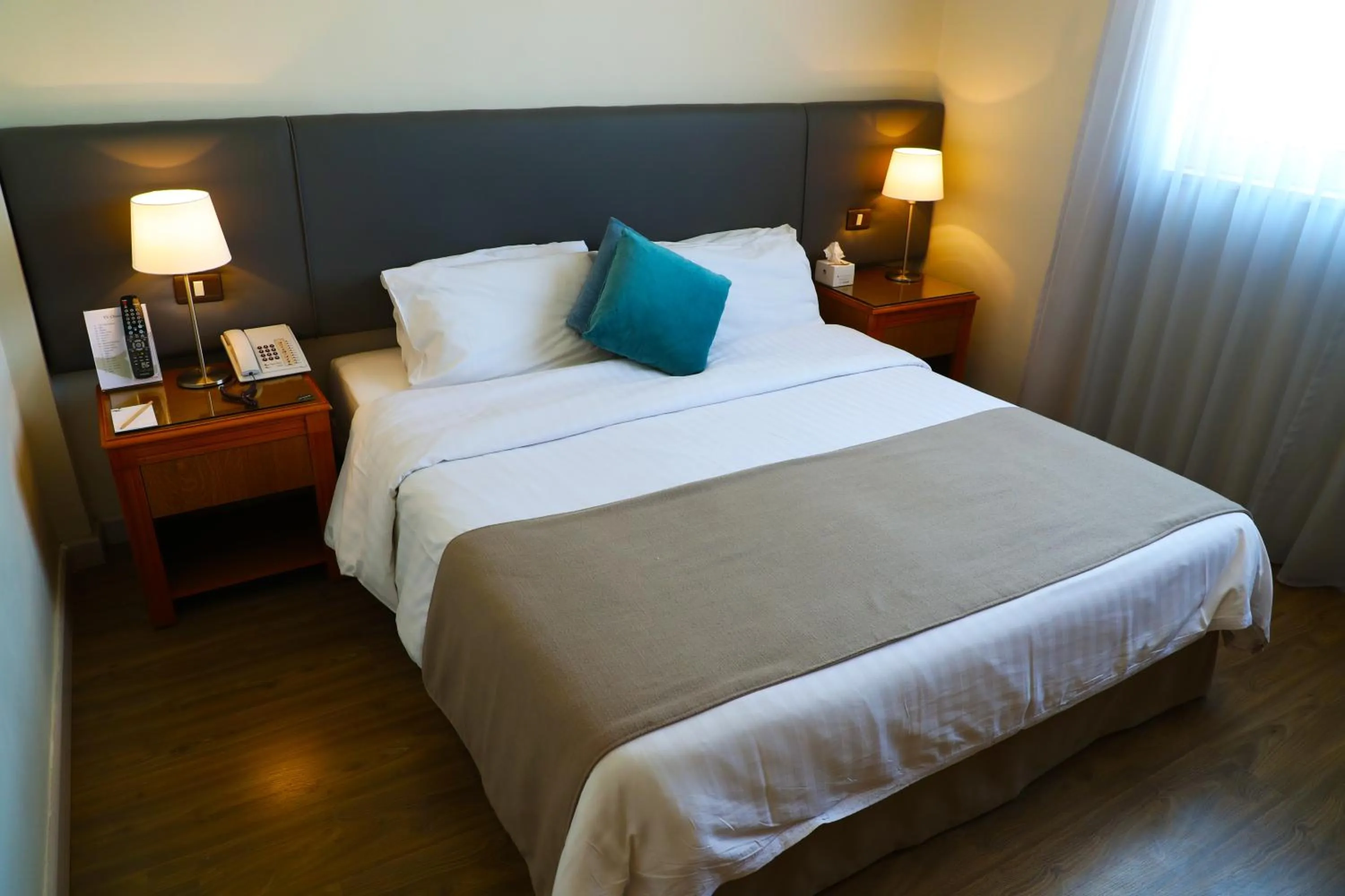 Bedroom, Bed in AlQasr Metropole Hotel