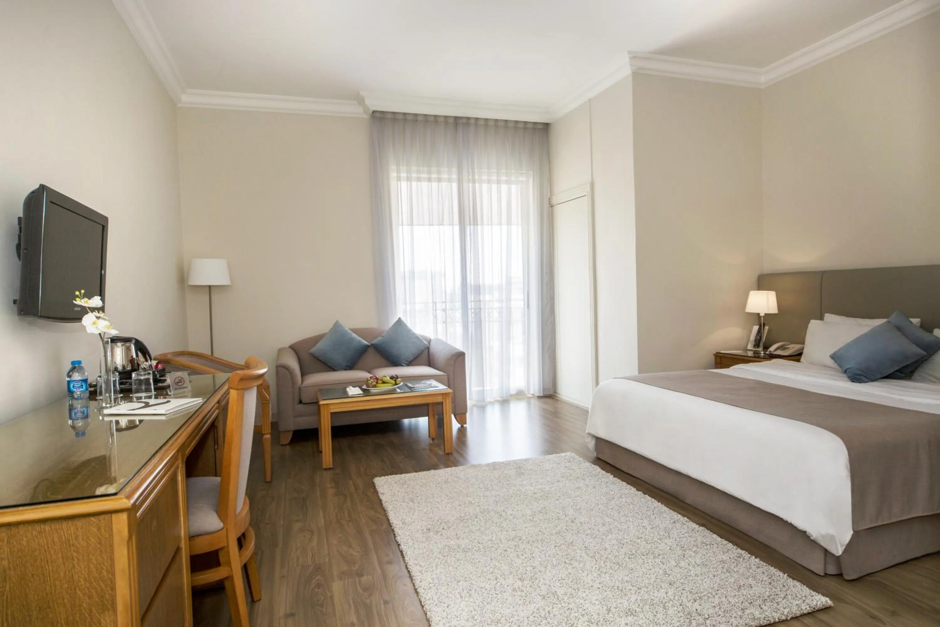 Bedroom, Bed in AlQasr Metropole Hotel