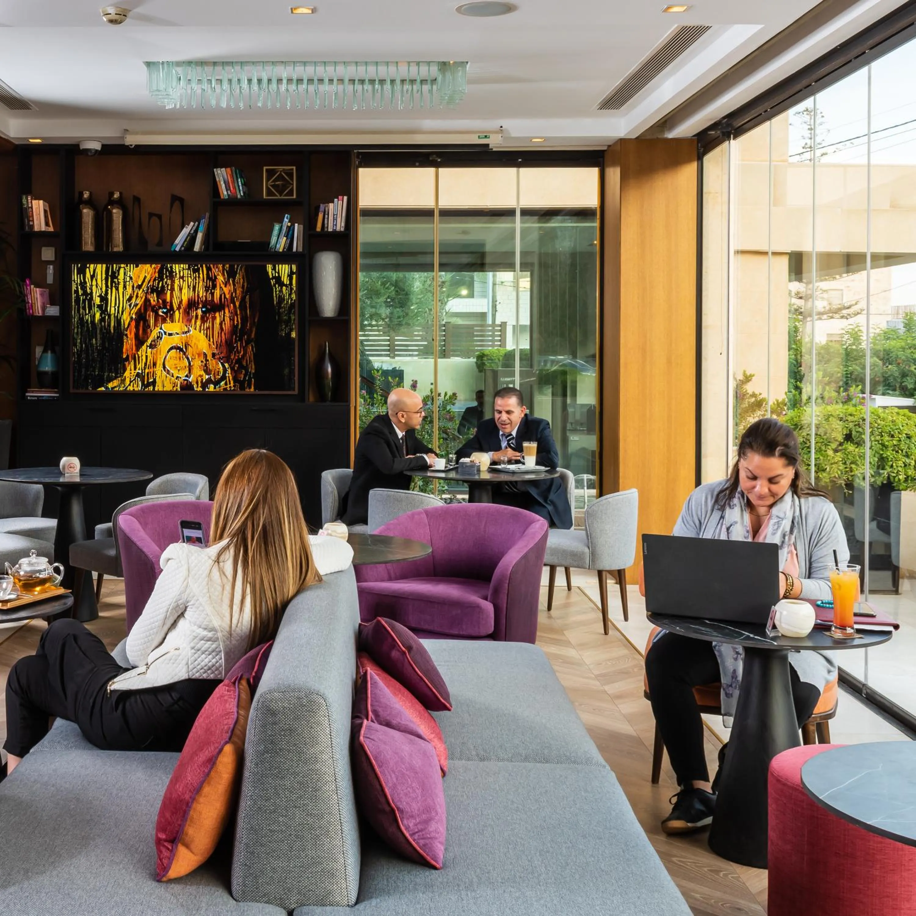 Lounge or bar in AlQasr Metropole Hotel