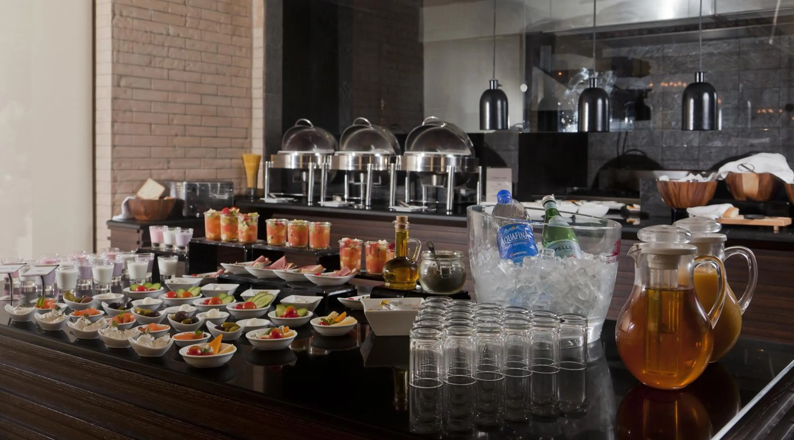 Restaurant/places to eat in AlQasr Metropole Hotel