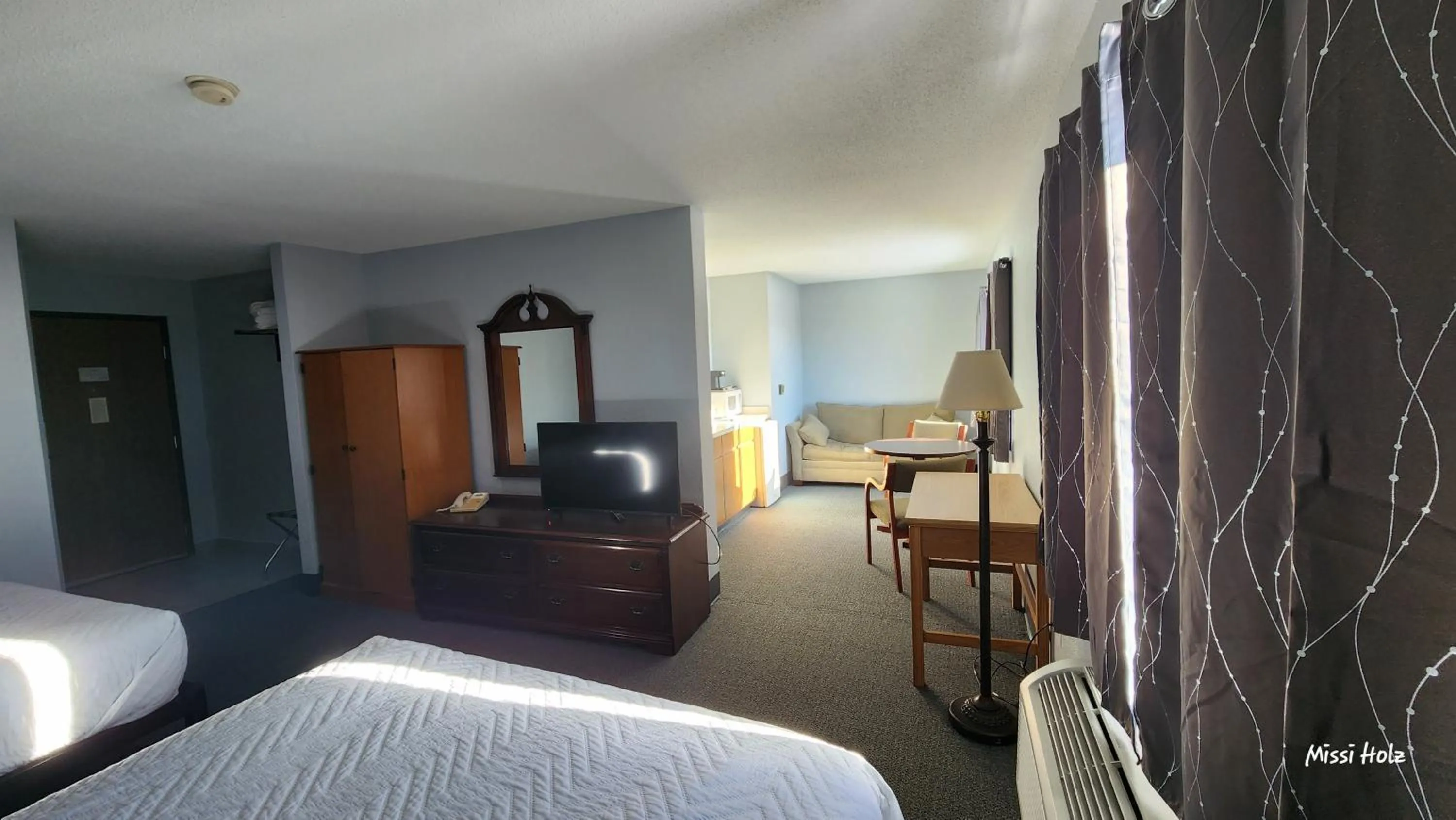 Bedroom, Bed in The Oasis Hotel & Bar