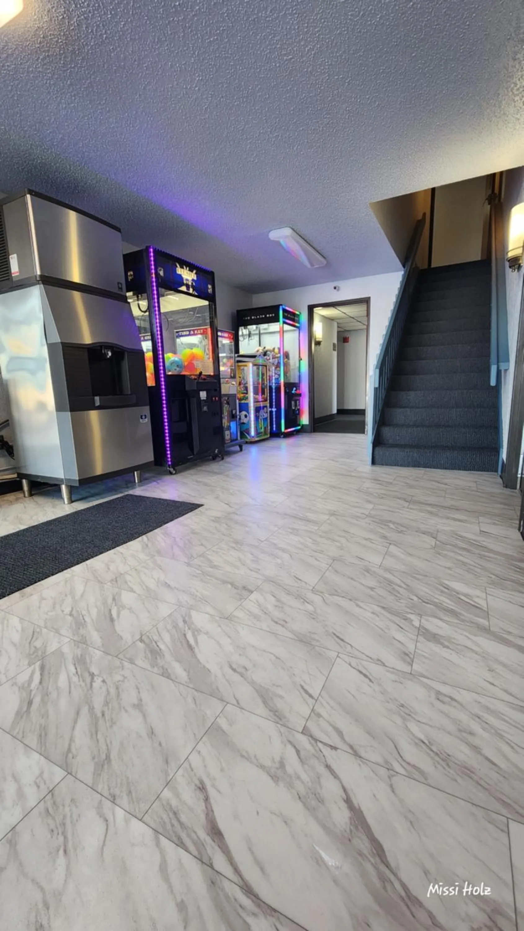 Game Room in The Oasis Hotel & Bar