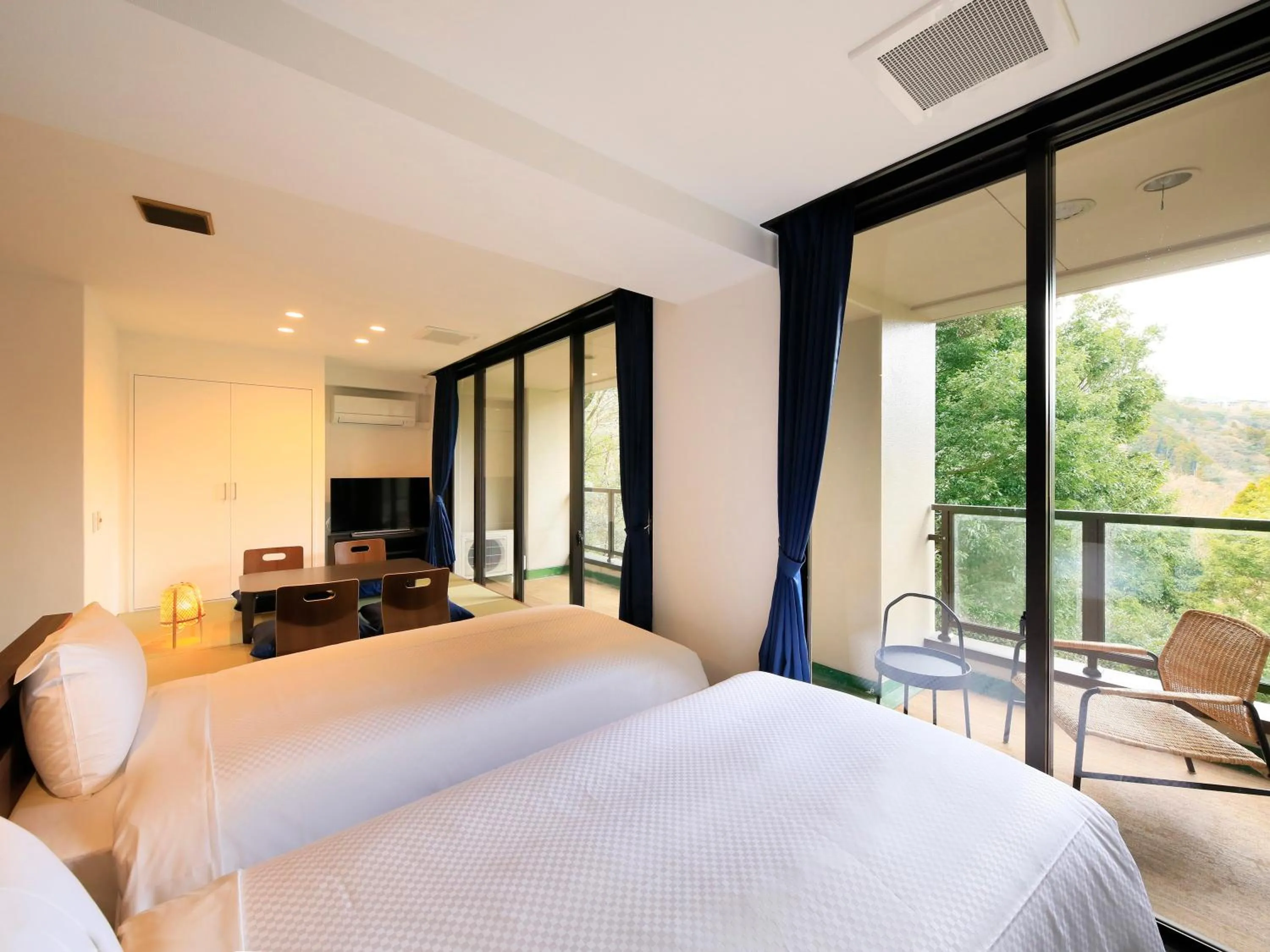 Photo of the whole room, Bed in Hot Spring Inn Hakone Suisen