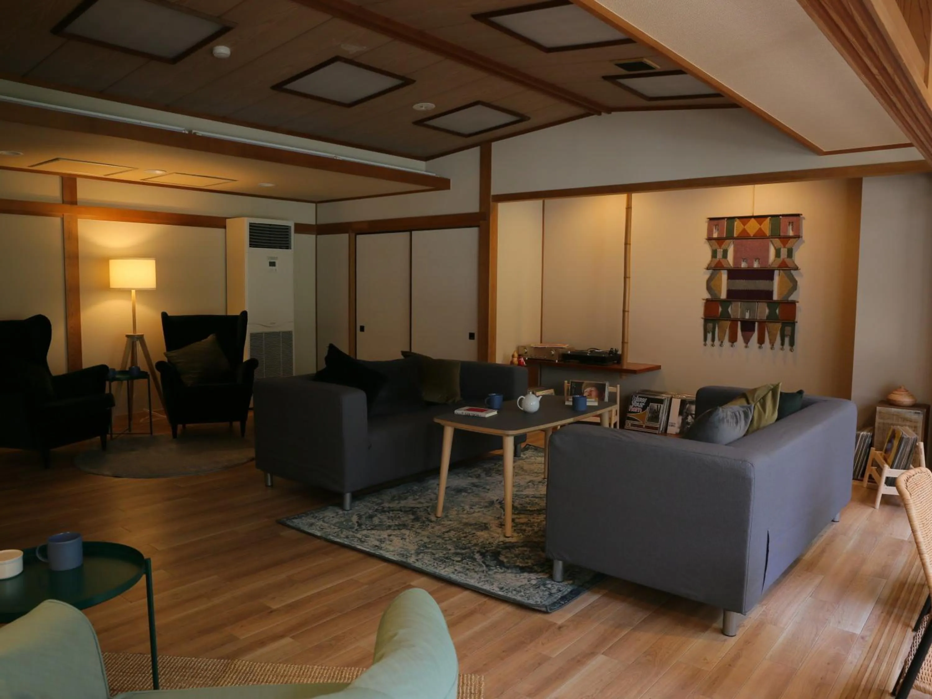 Communal lounge/ TV room in Hot Spring Inn Hakone Suisen