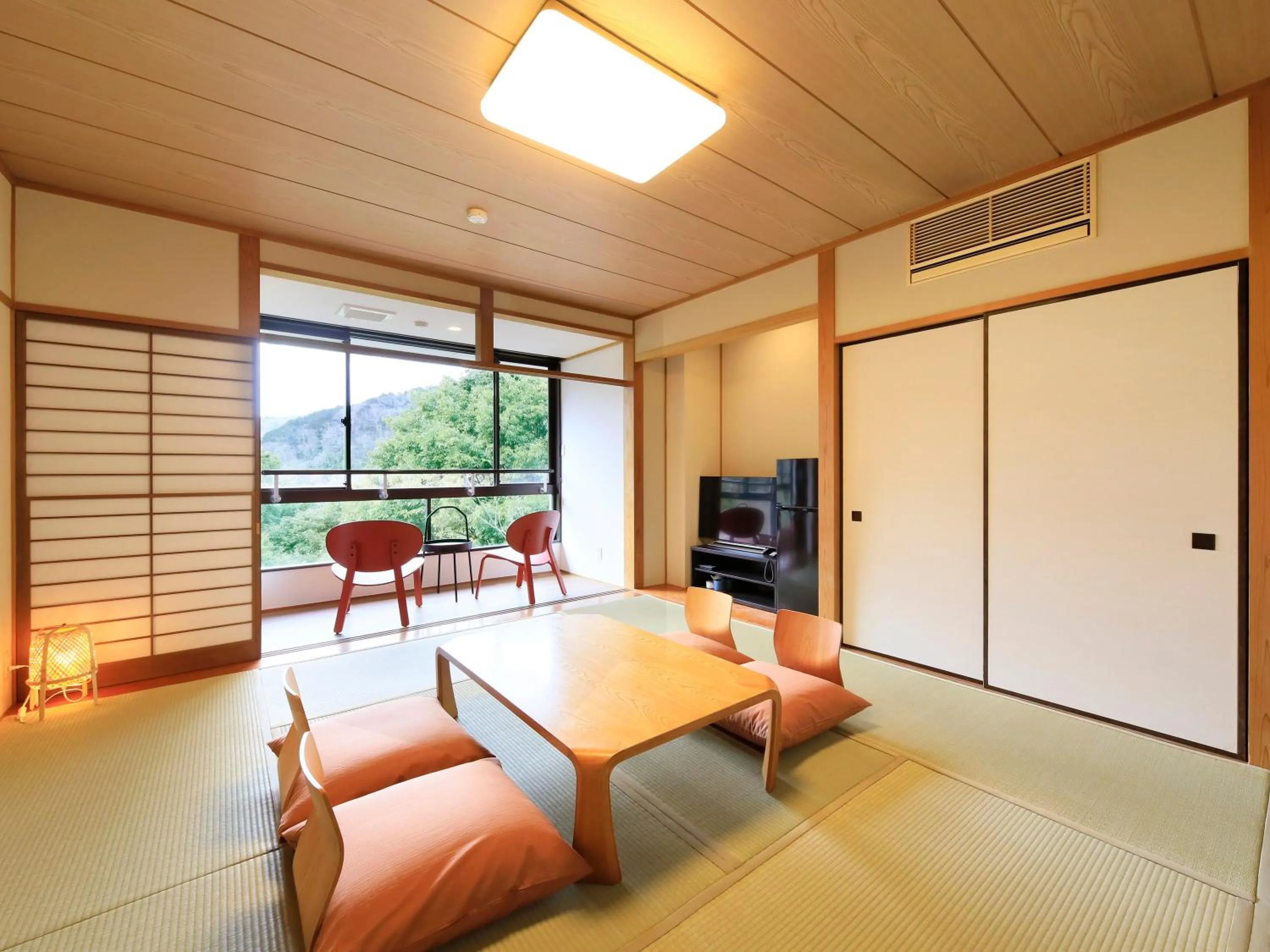 Photo of the whole room in Hot Spring Inn Hakone Suisen