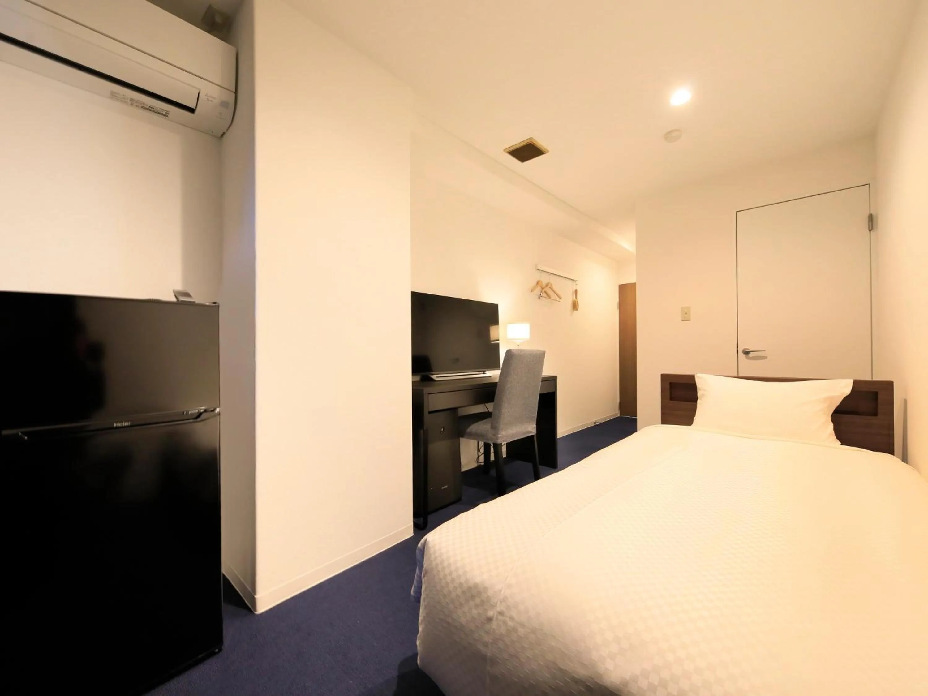 Photo of the whole room, Bed in Hot Spring Inn Hakone Suisen