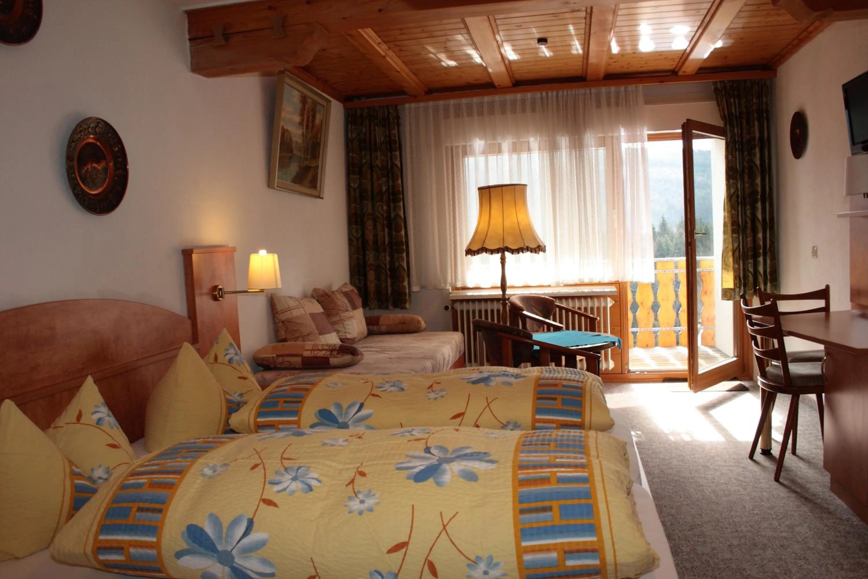 Photo of the whole room, Bed in Schwarzwald-Gasthof Hirsch