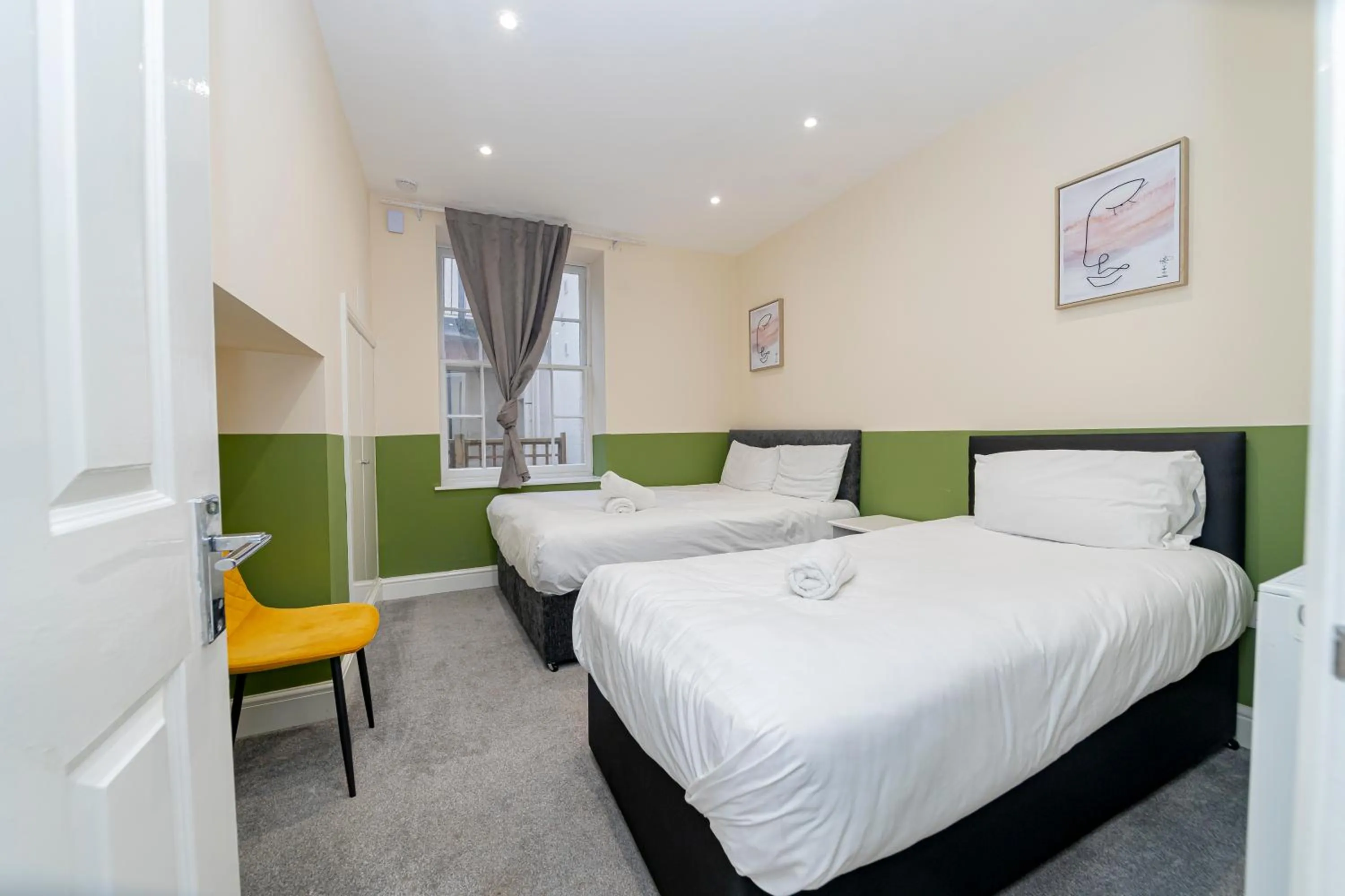 Bed in FLASH SALE Kemptown 2 Bedroom Flat BN224EAT02