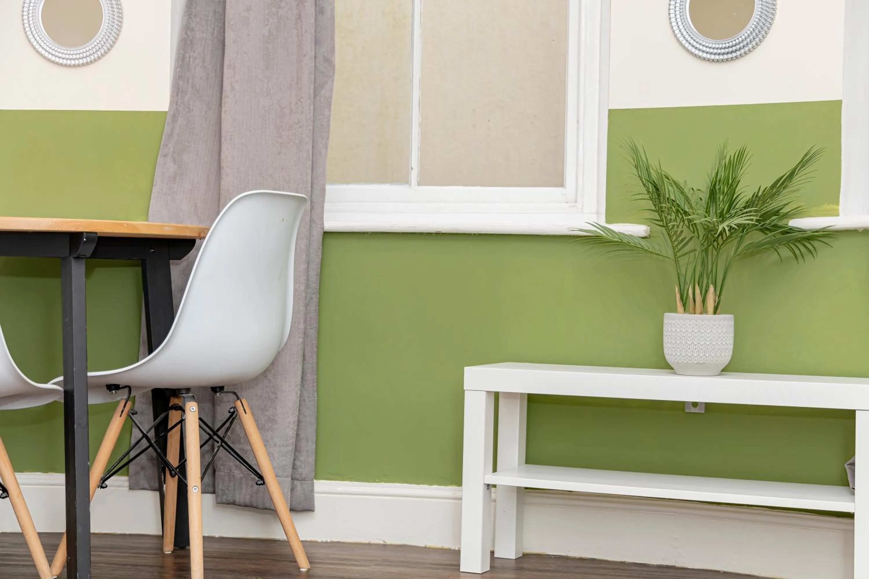 Dining area in FLASH SALE Kemptown 2 Bedroom Flat BN224EAT02