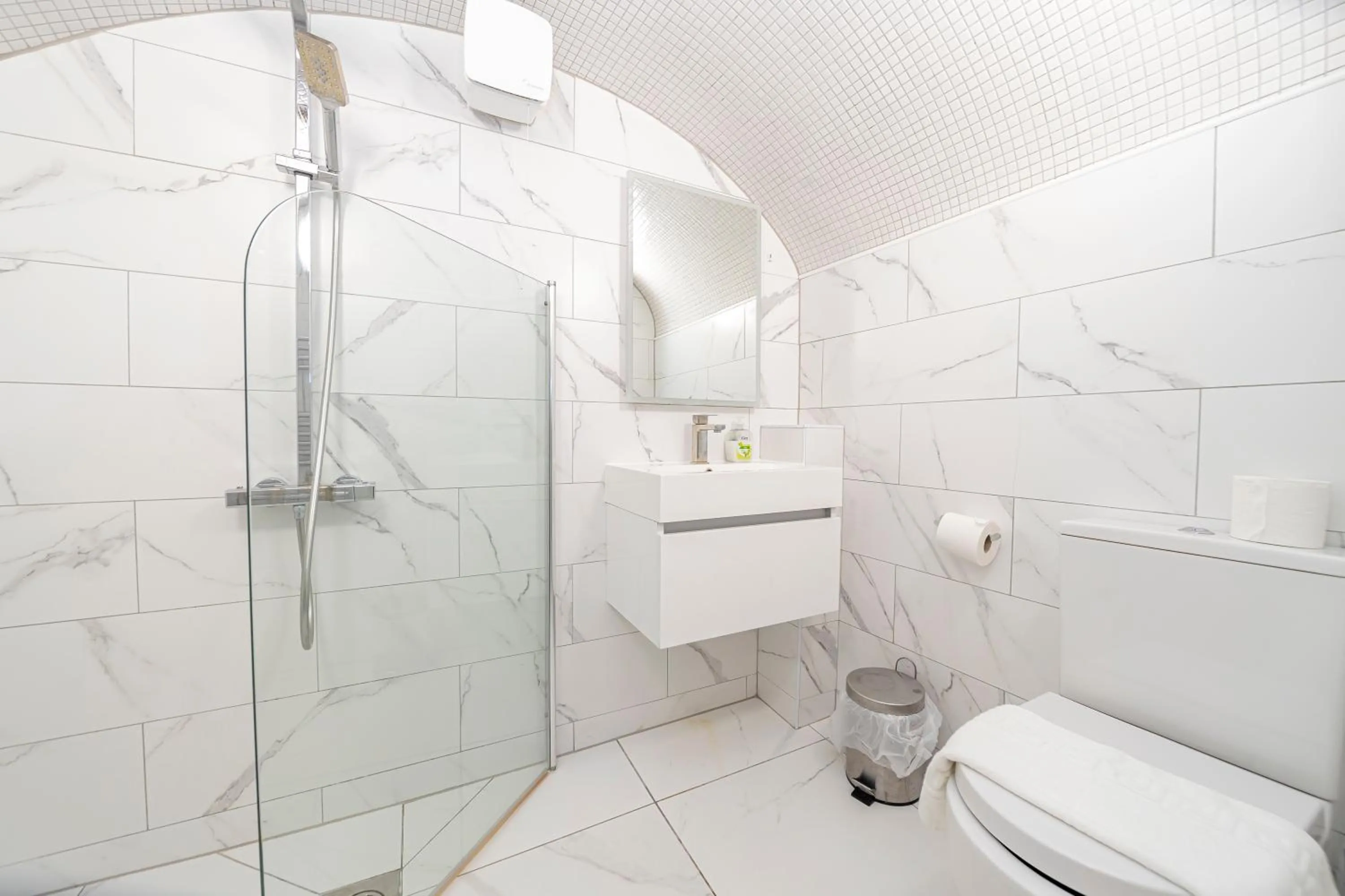 Bathroom in FLASH SALE Kemptown 2 Bedroom Flat BN224EAT02