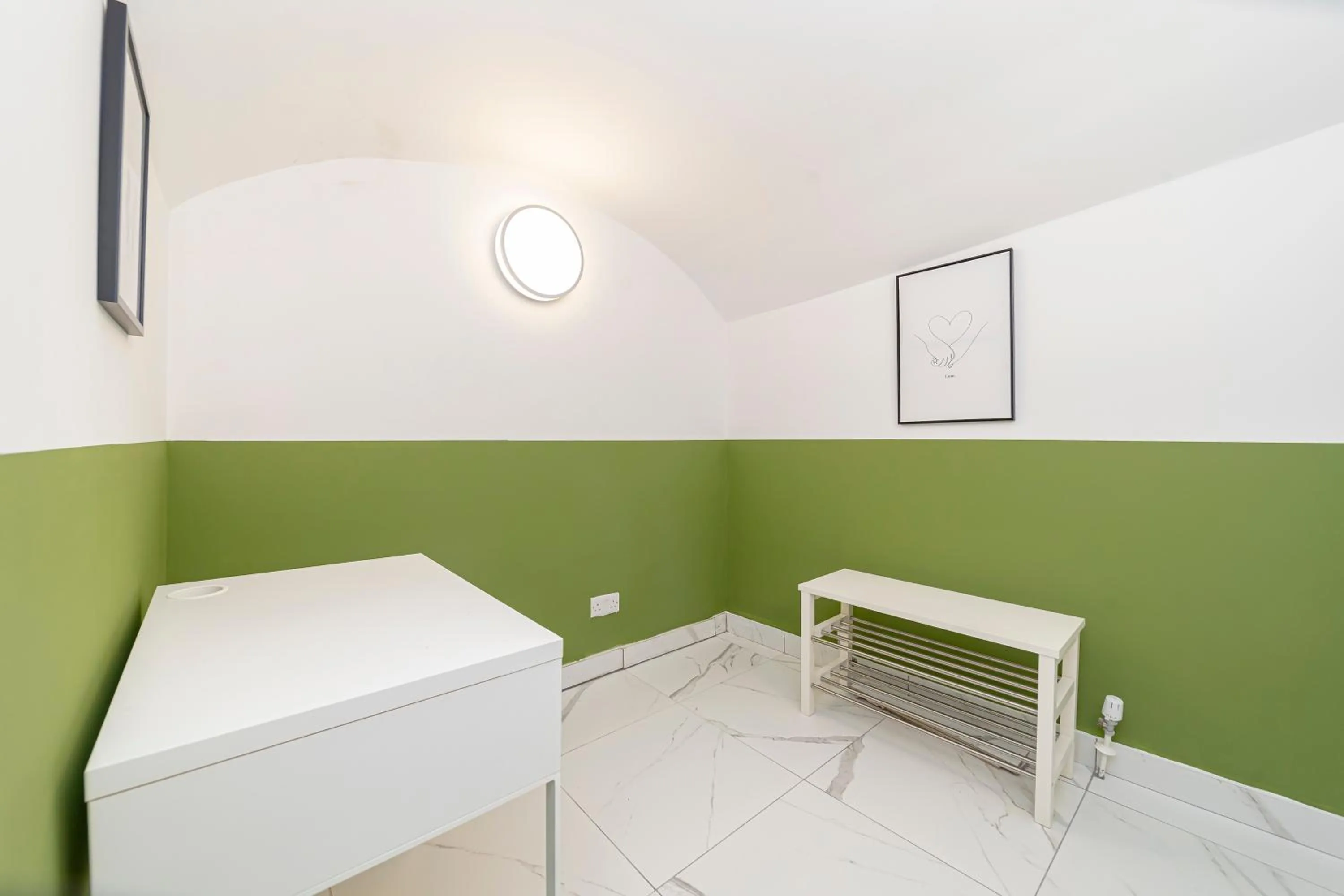 Dining area in FLASH SALE Kemptown 2 Bedroom Flat BN224EAT02