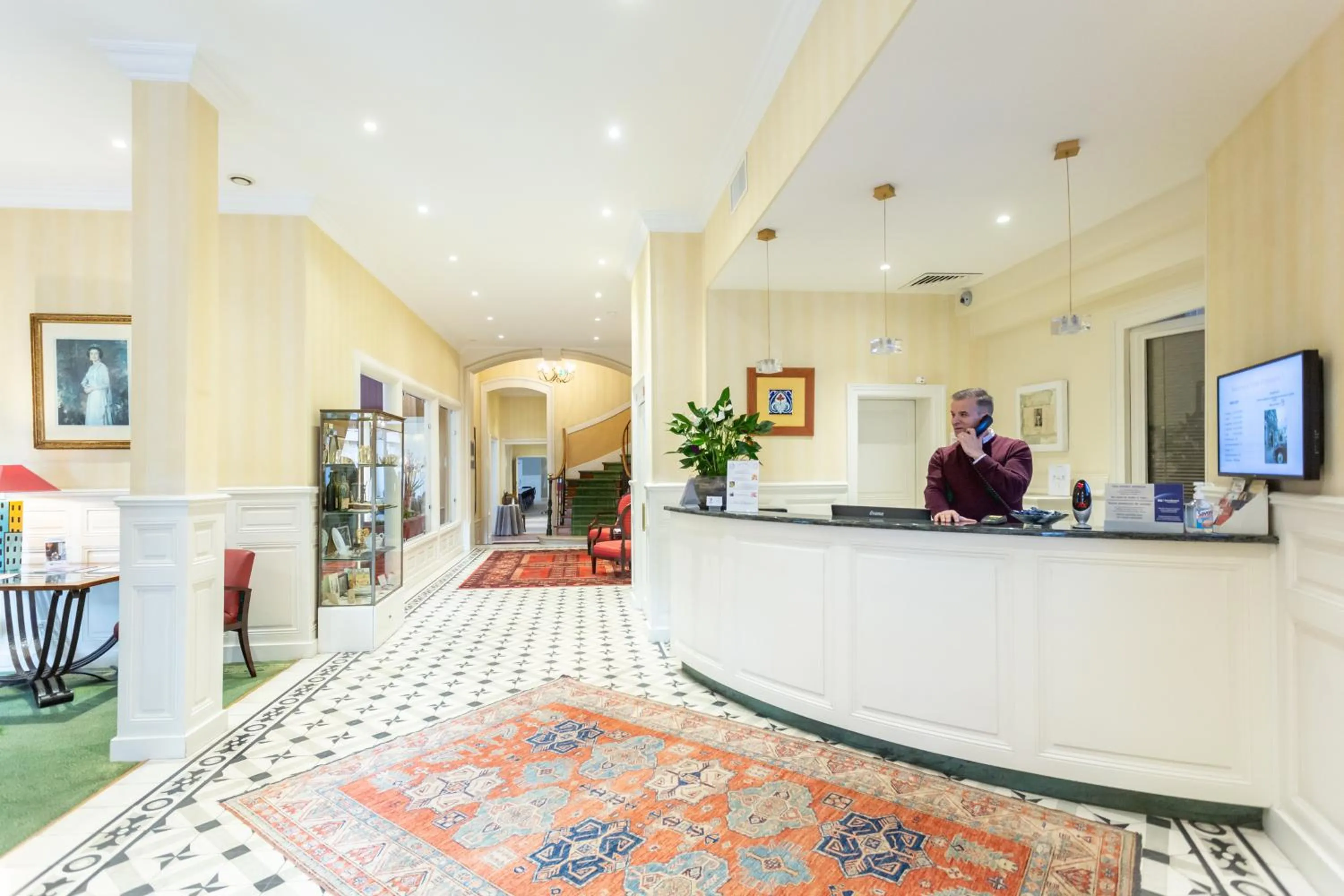 Lobby or reception in Best Western Plus Hôtel D'Angleterre - Centre historique
