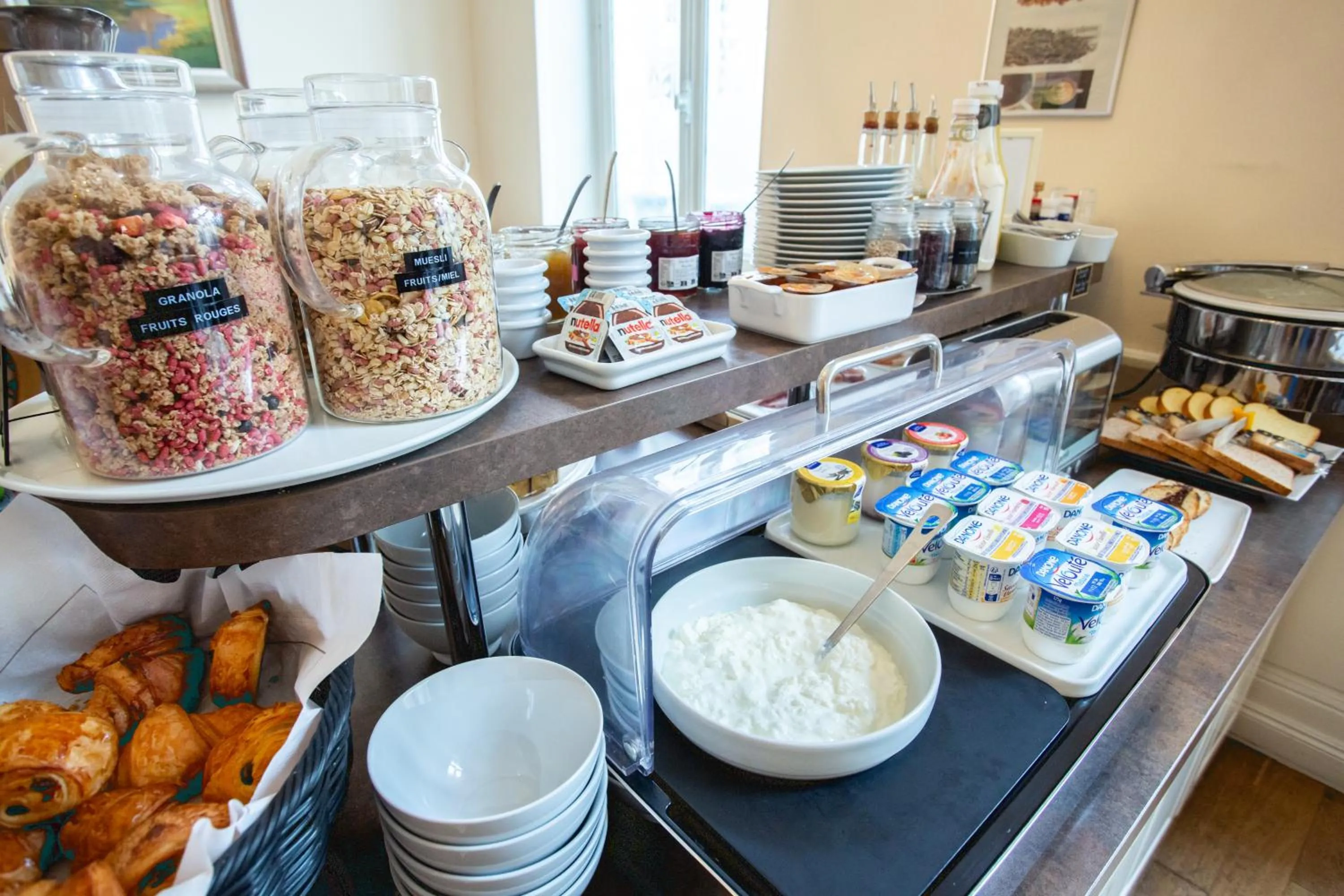 Breakfast in Best Western Plus Hôtel D'Angleterre - Centre historique