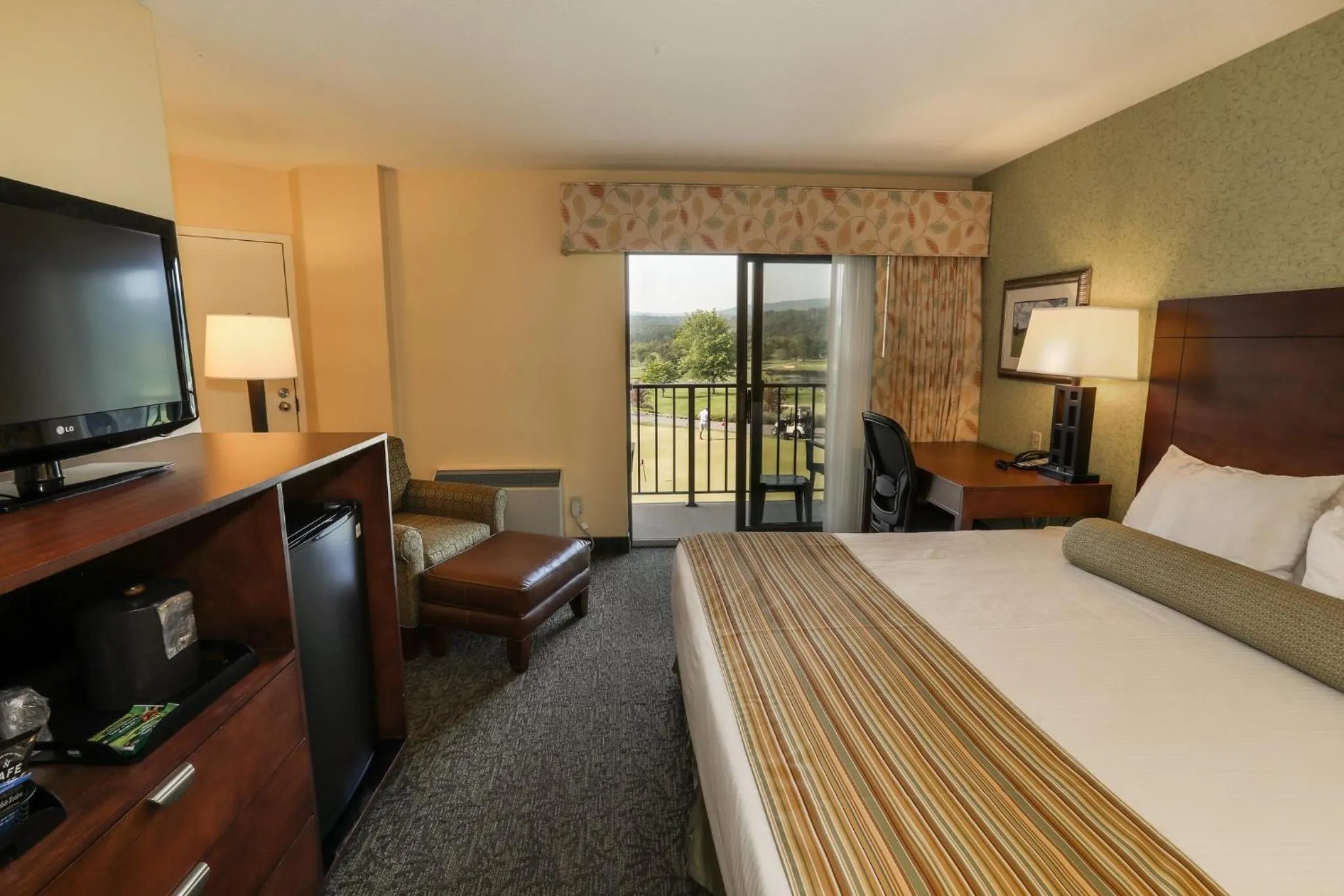 Photo of the whole room, Bed in Liberty Mountain Resort
