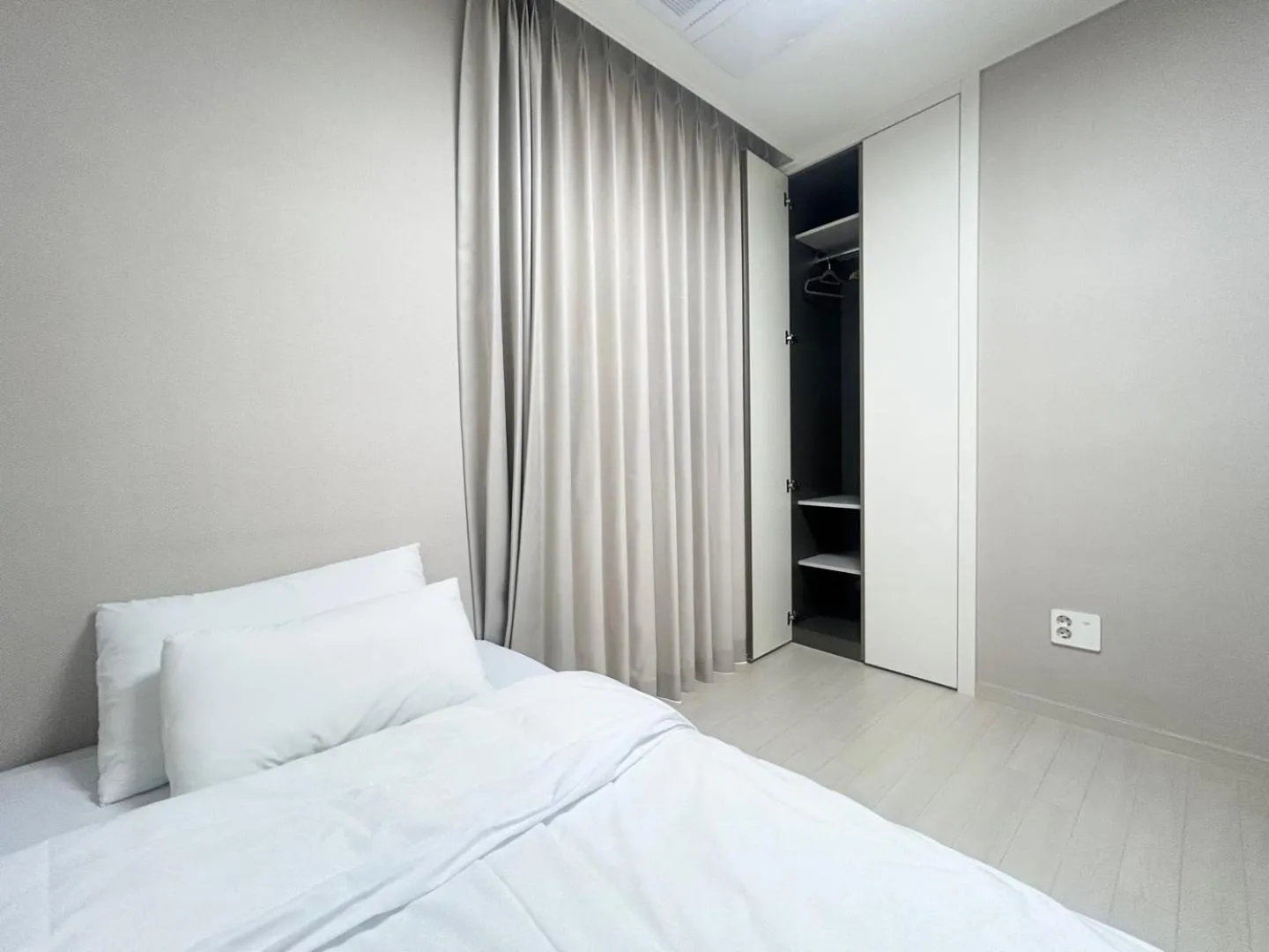Bed in Landmark Stay in Songdo