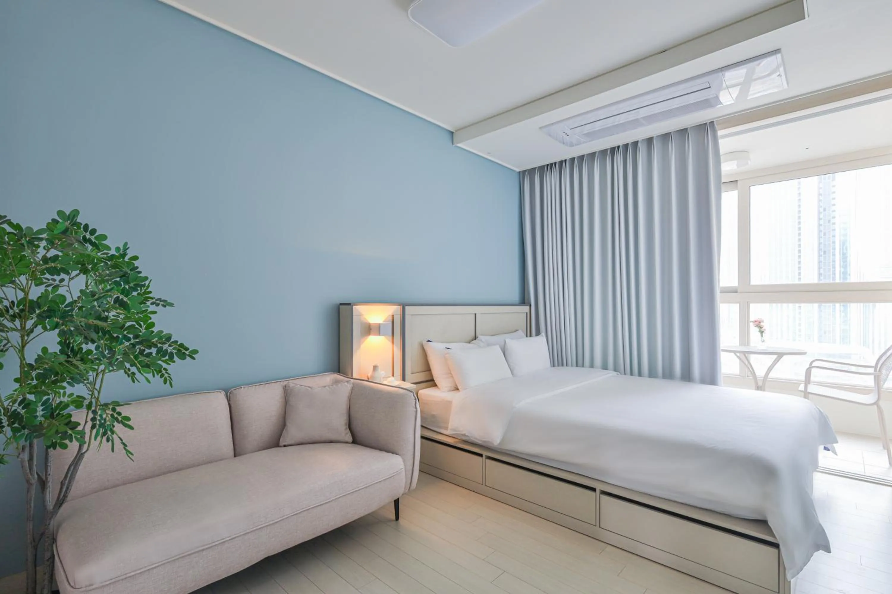 Property building, Bed in Landmark Stay in Songdo