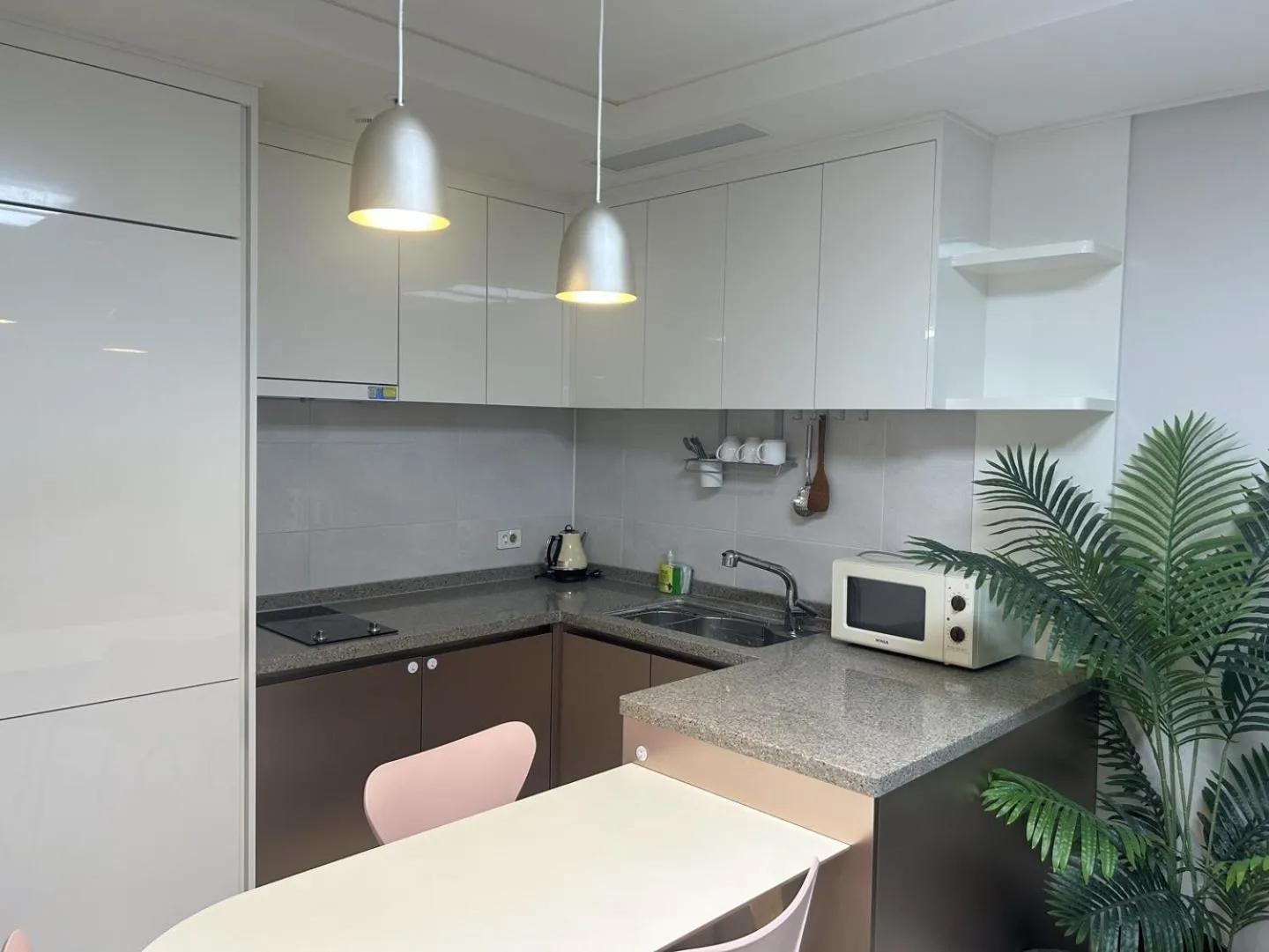 Kitchen or kitchenette in Landmark Stay in Songdo