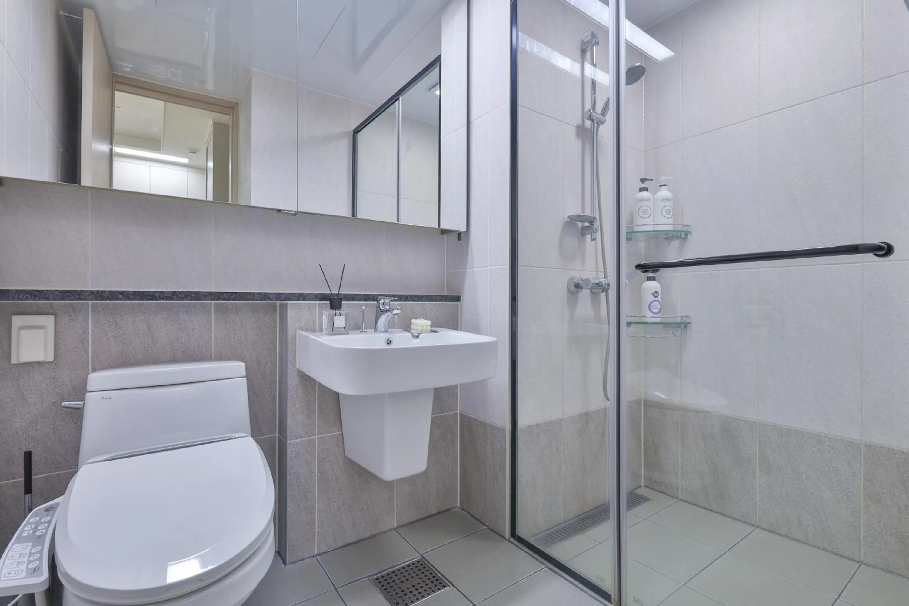 Toilet in Landmark Stay in Songdo
