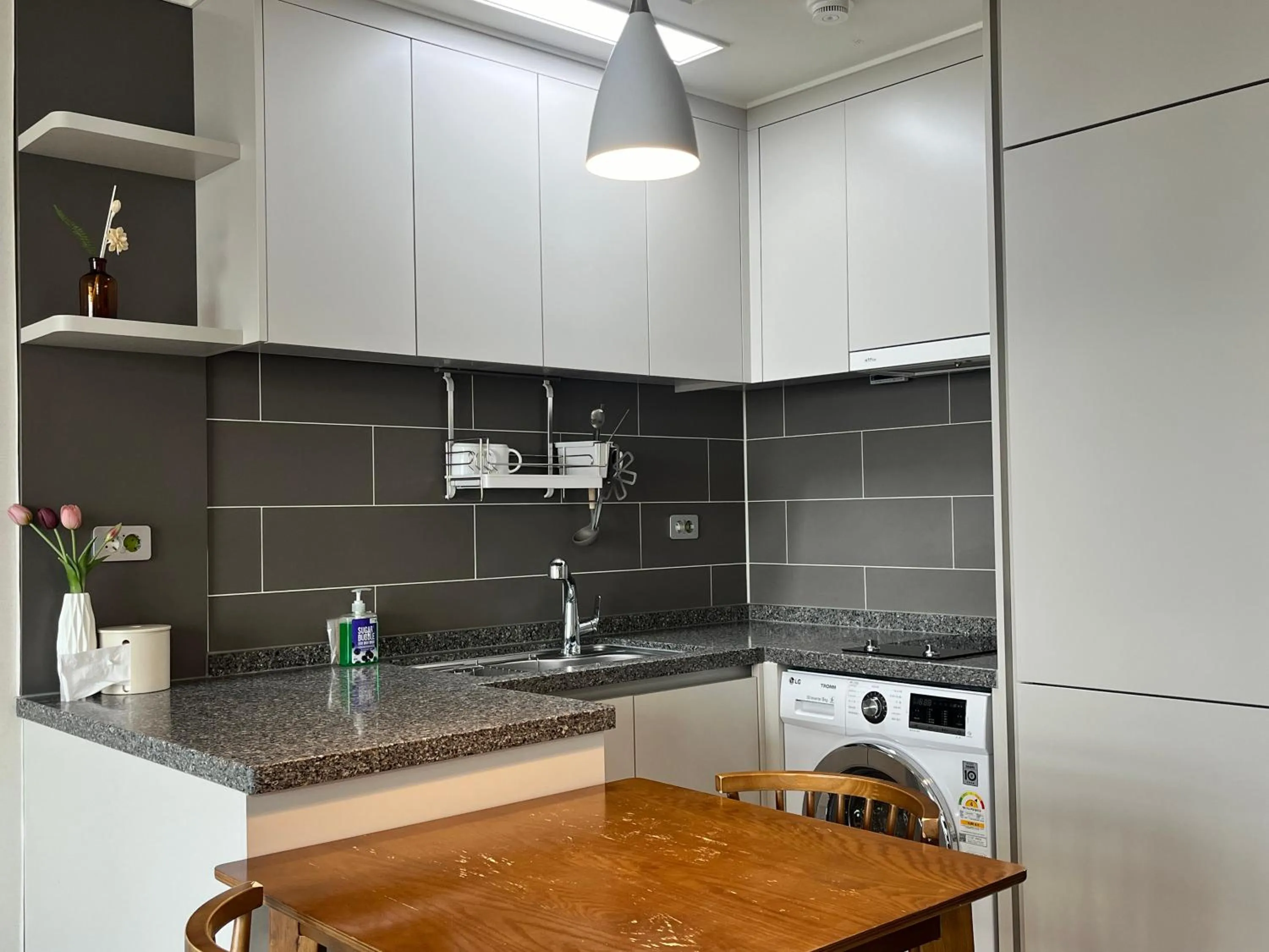 Kitchen or kitchenette in Landmark Stay in Songdo