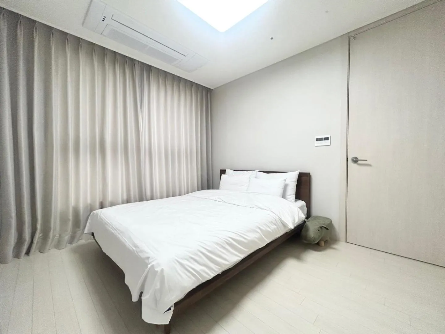 Bed in Landmark Stay in Songdo