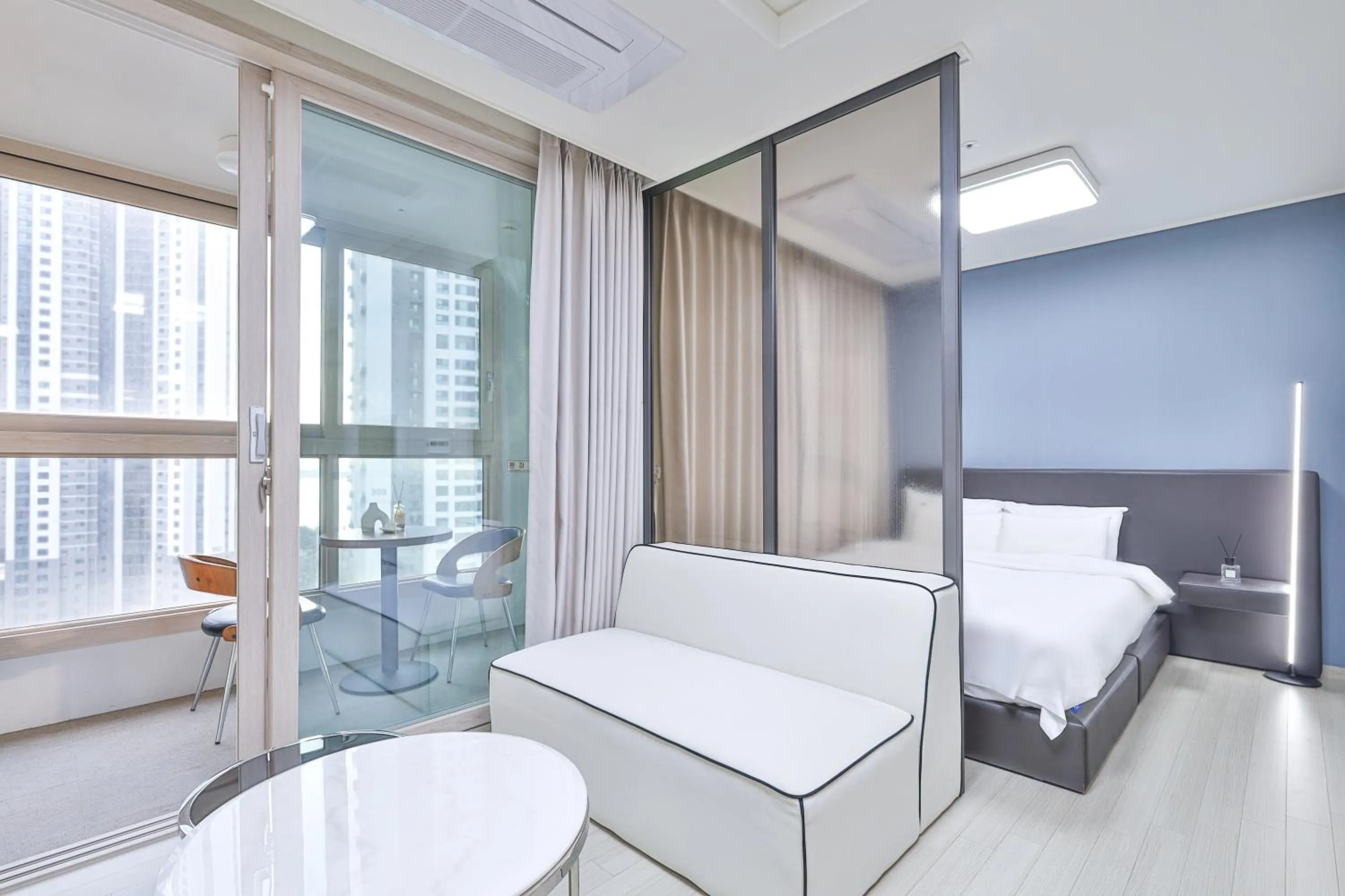 Property building, Bed in Landmark Stay in Songdo