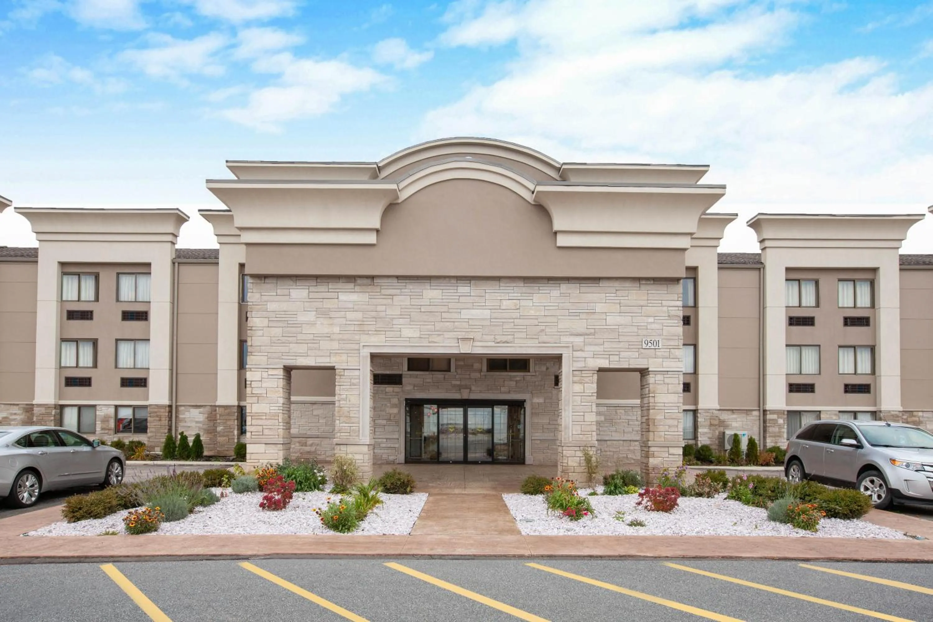 Property building in Wingate by Wyndham Detroit Metro Airport