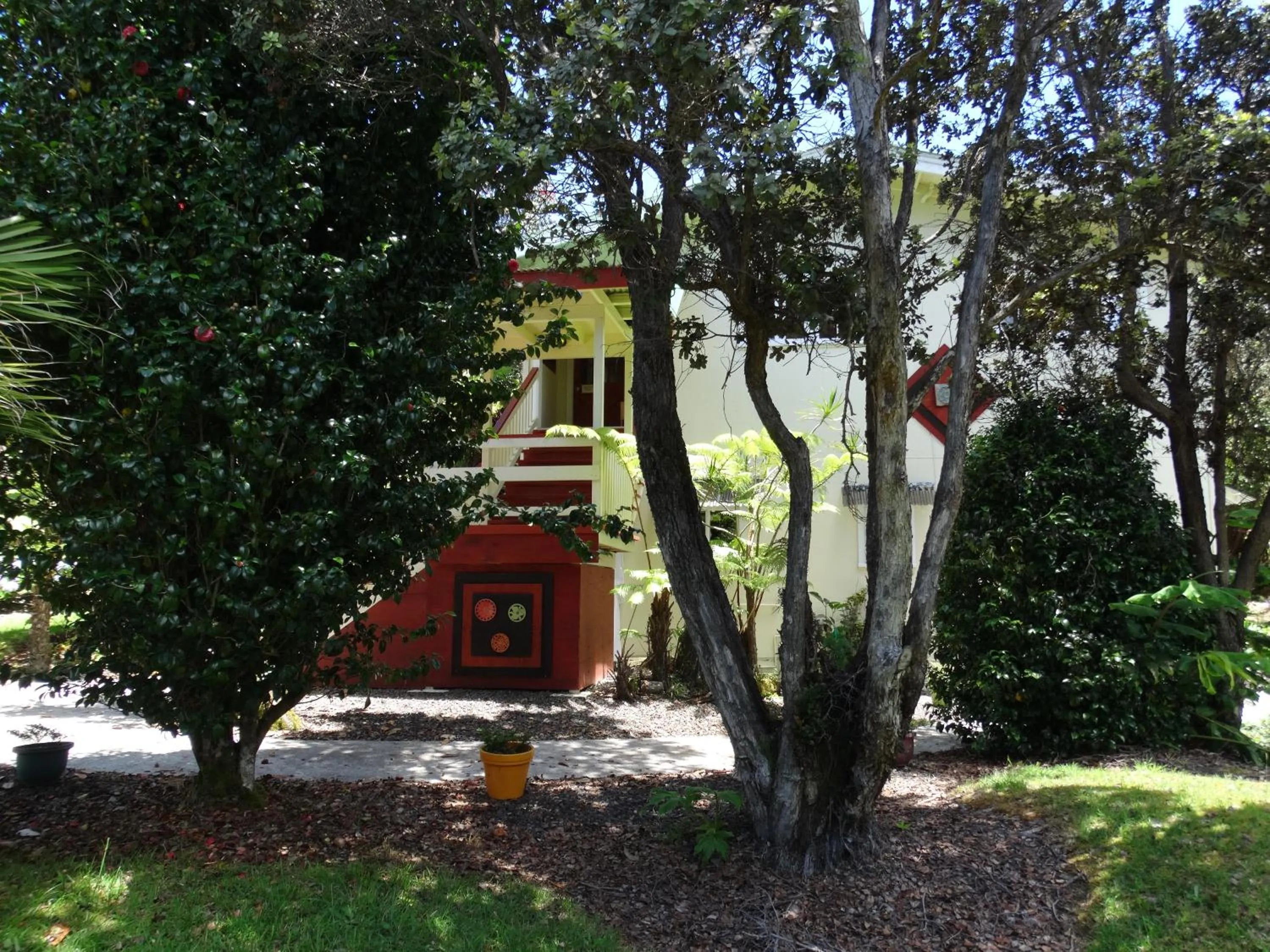 Property building in Volcano Hale