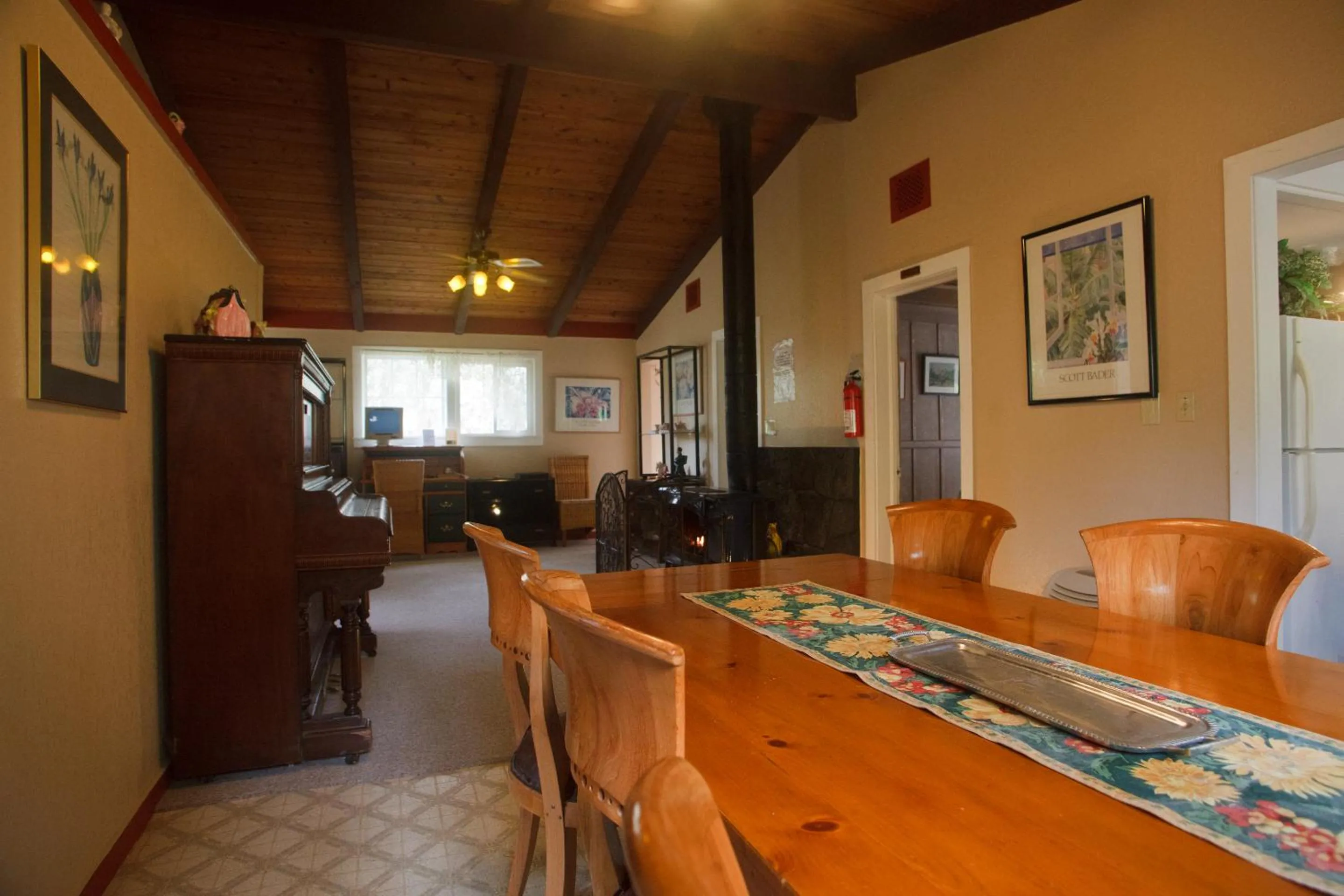 Communal lounge/ TV room in Volcano Hale