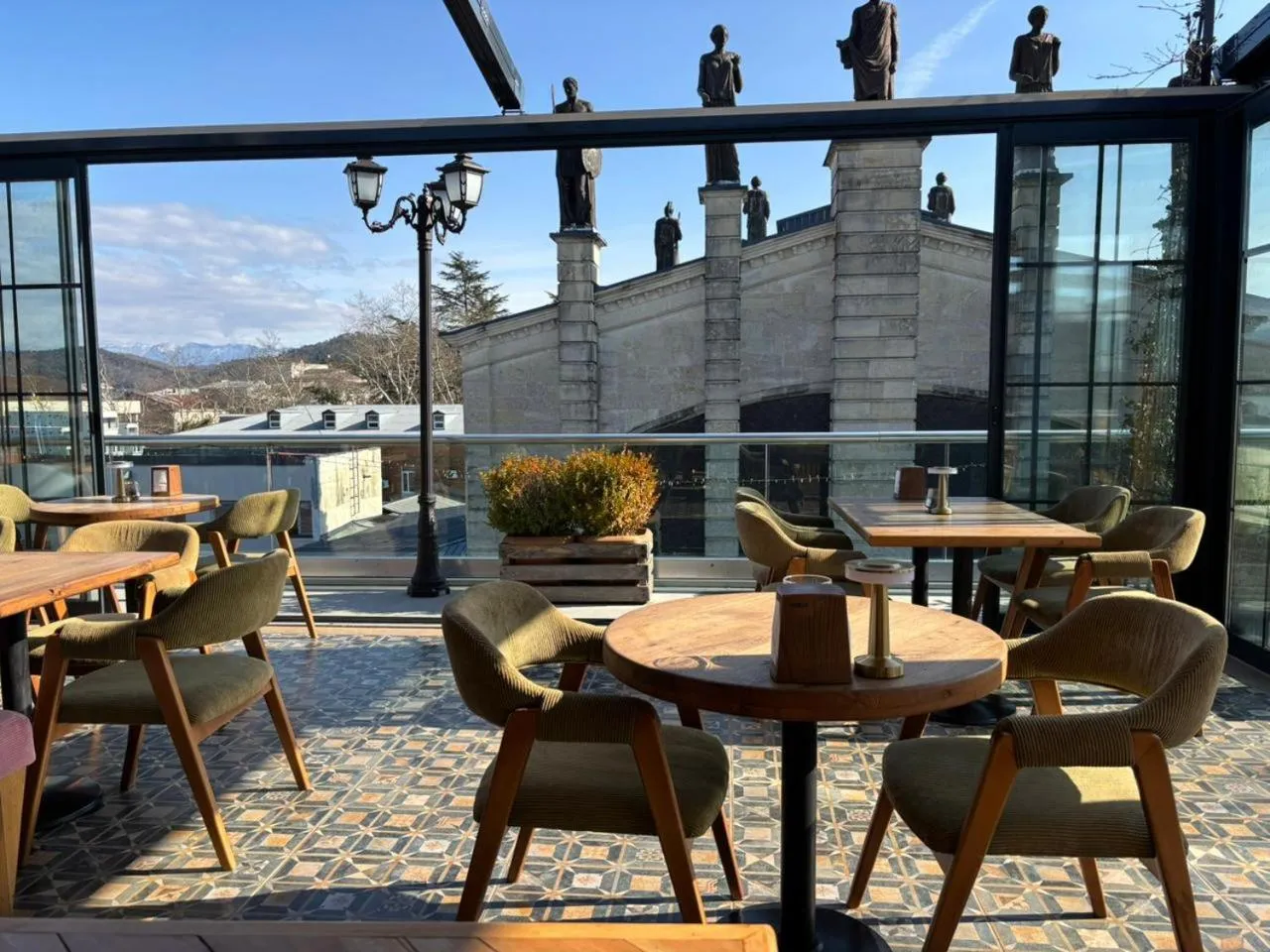 Restaurant/places to eat in Grand Opera Hotel