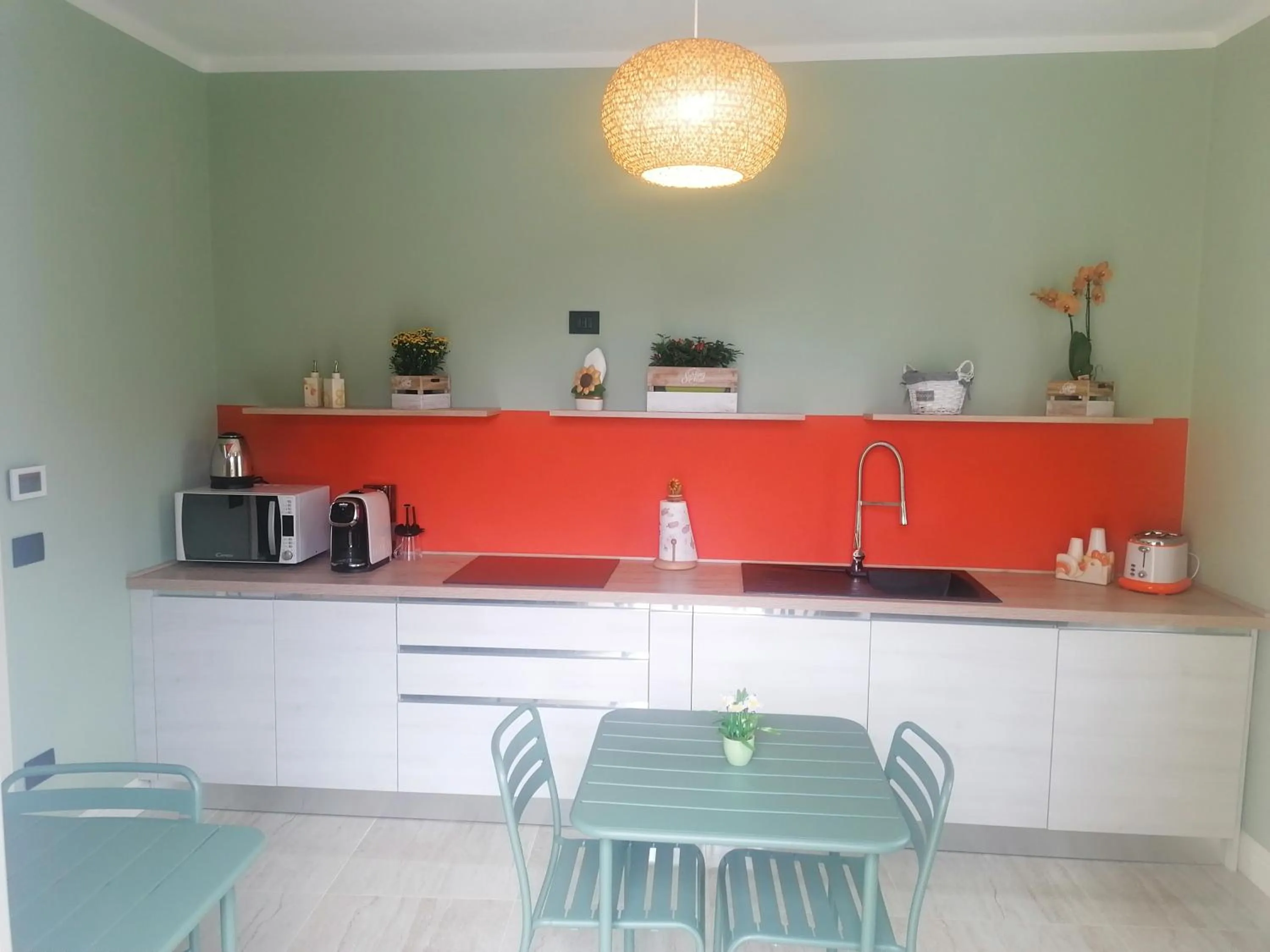 Communal kitchen in B&B VILLA PREZIOSA LAGO MAGGIORE