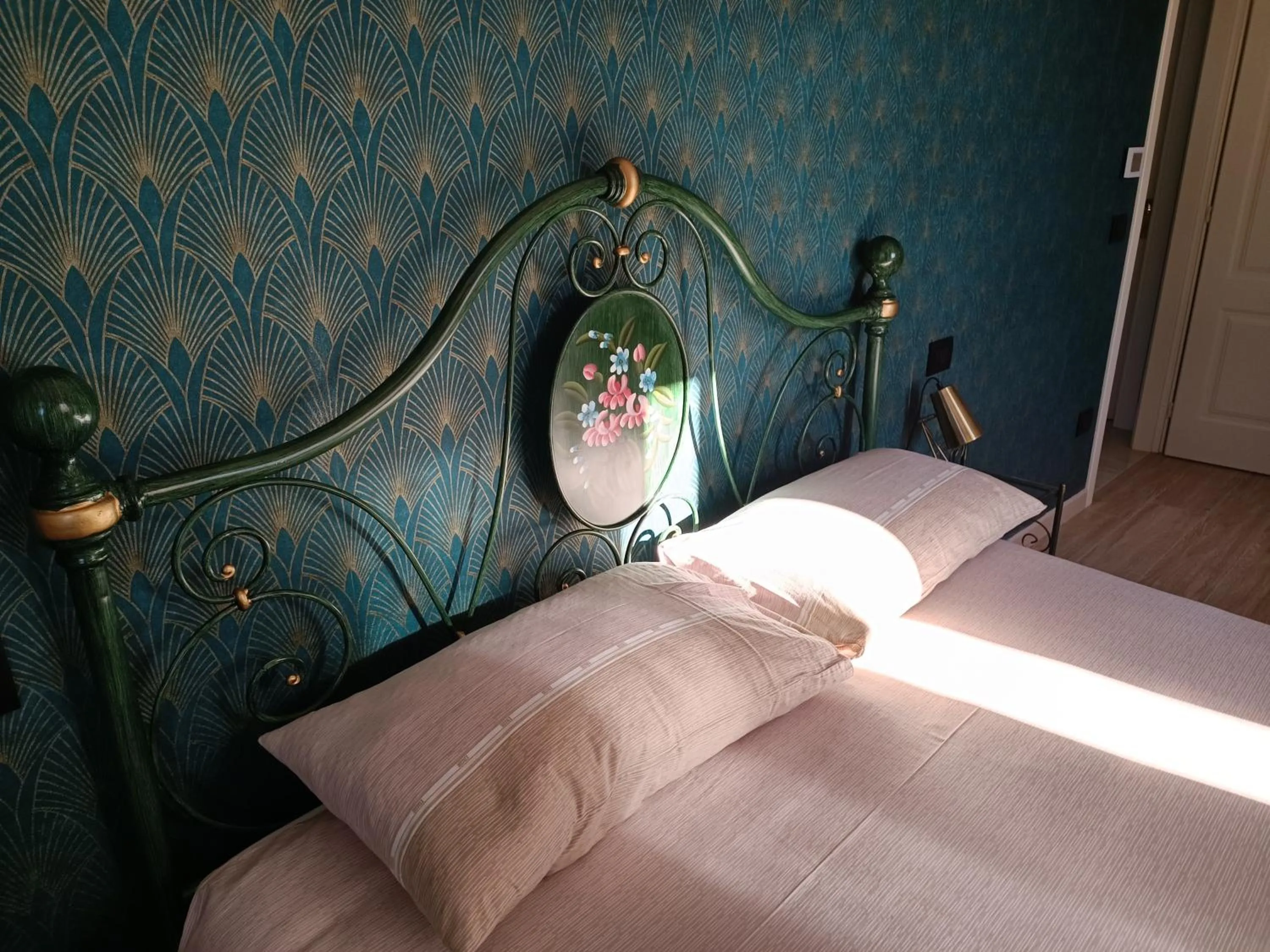 Bed in B&B VILLA PREZIOSA LAGO MAGGIORE