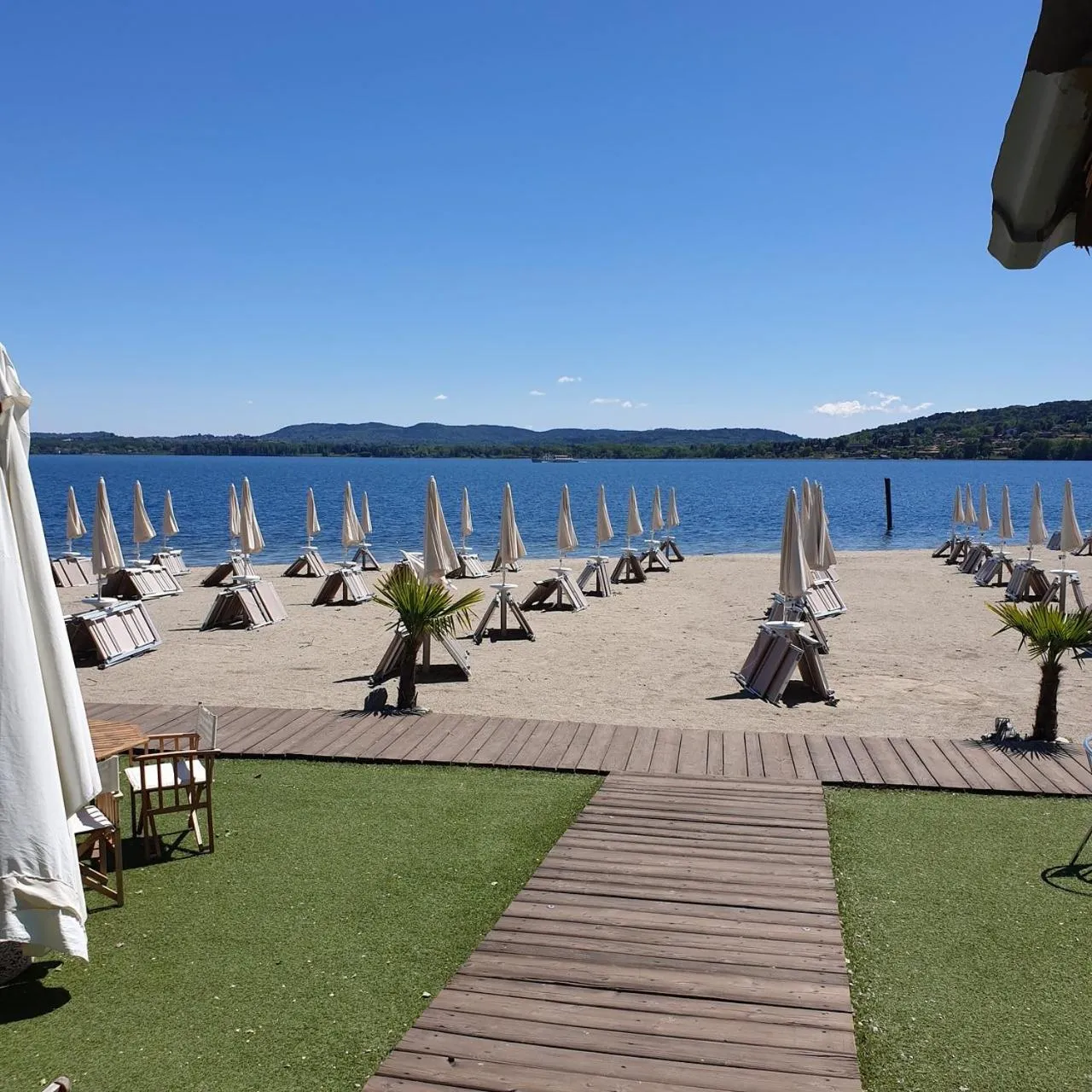 Beach in B&B VILLA PREZIOSA LAGO MAGGIORE