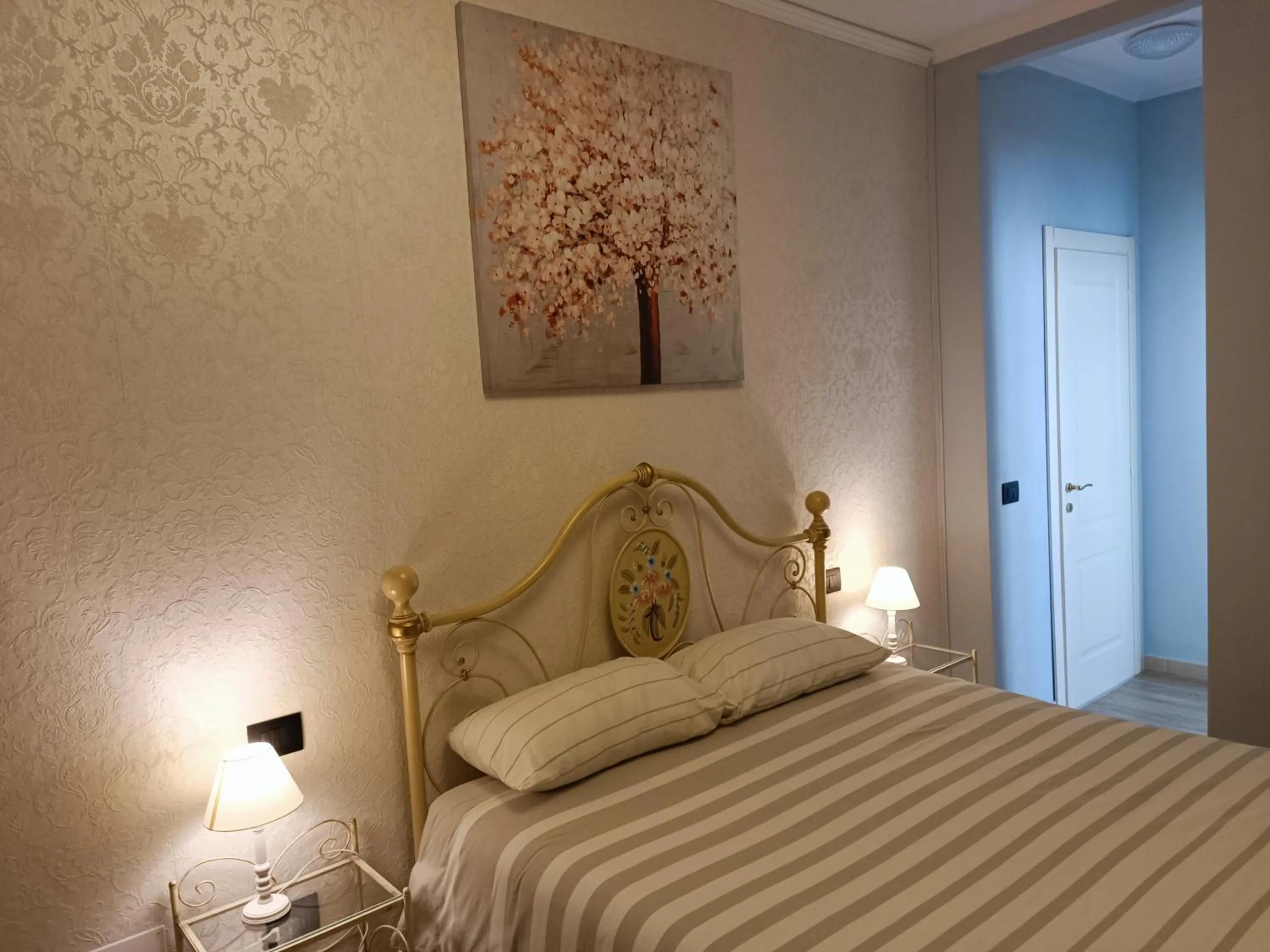 Bed in B&B VILLA PREZIOSA LAGO MAGGIORE