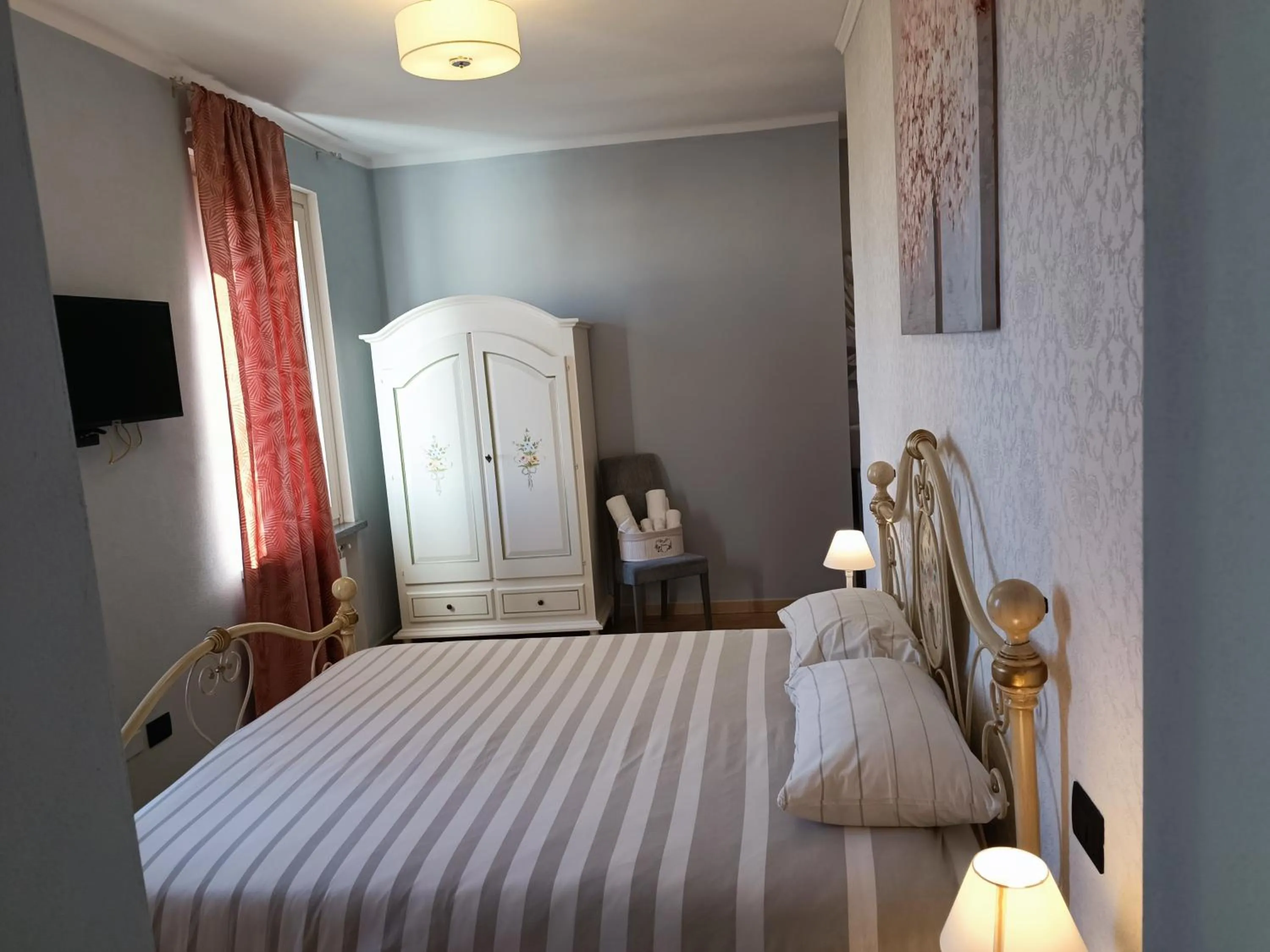 Bed in B&B VILLA PREZIOSA LAGO MAGGIORE