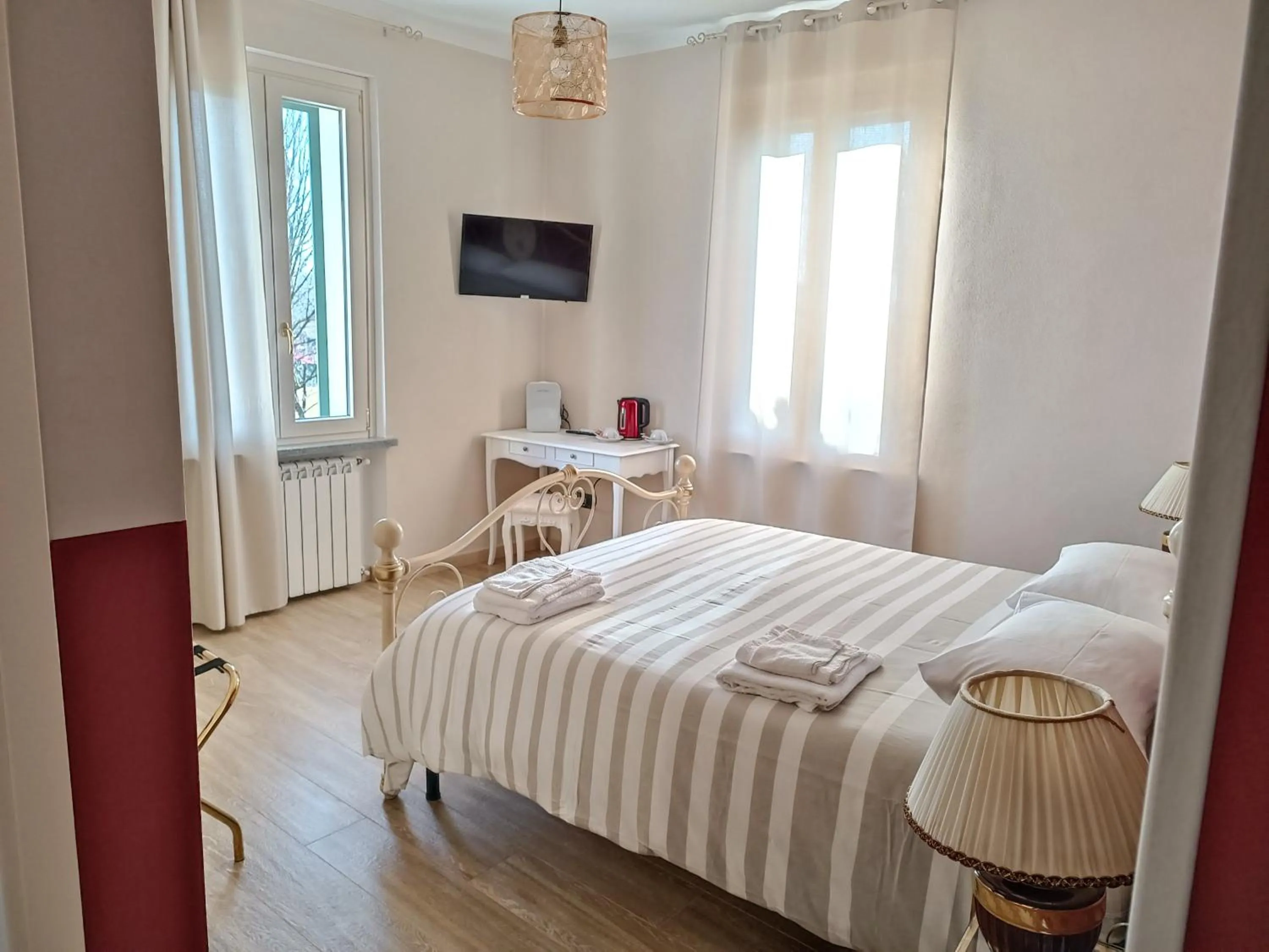 Bed in B&B VILLA PREZIOSA LAGO MAGGIORE