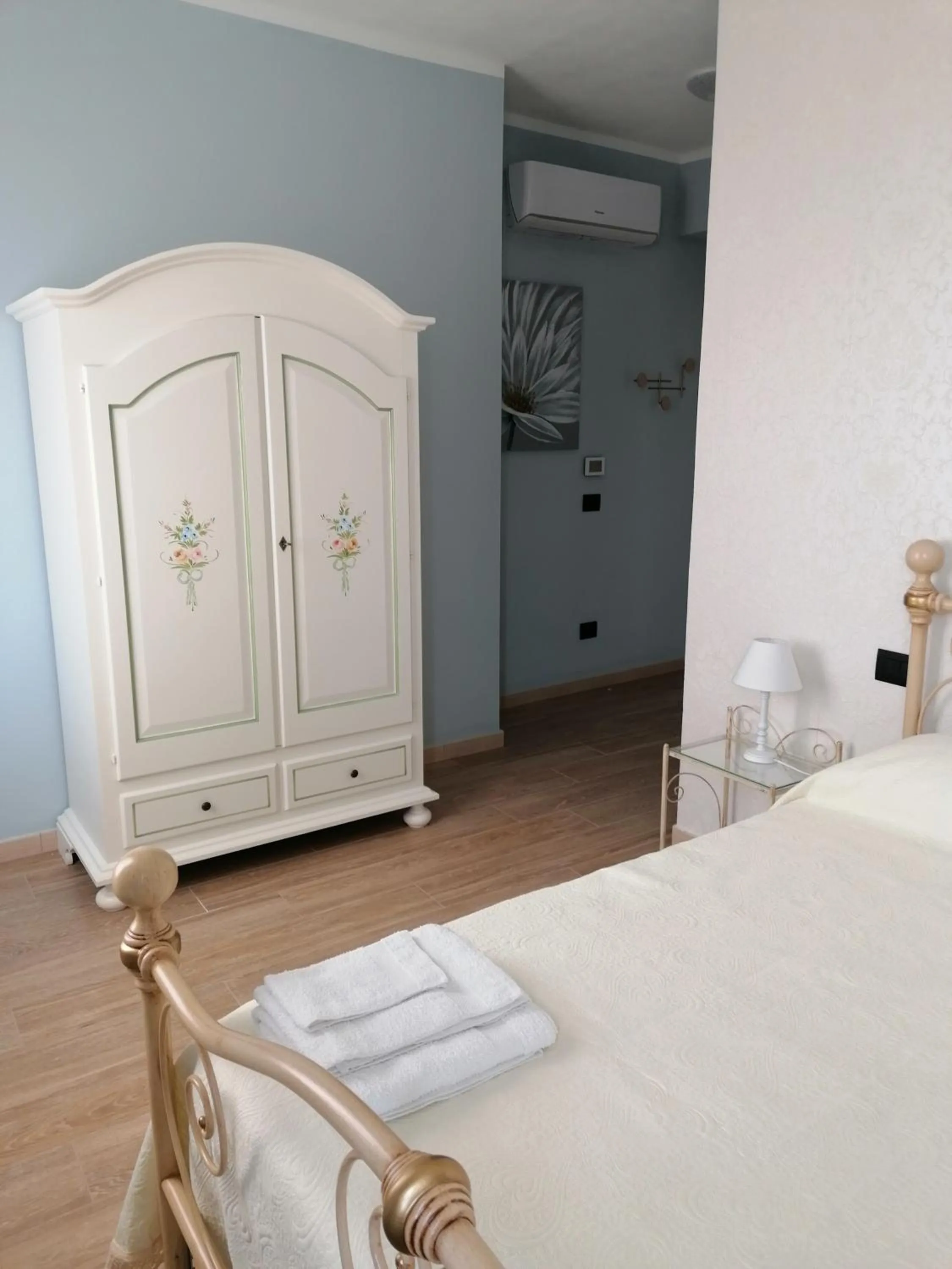 Bed in B&B VILLA PREZIOSA LAGO MAGGIORE