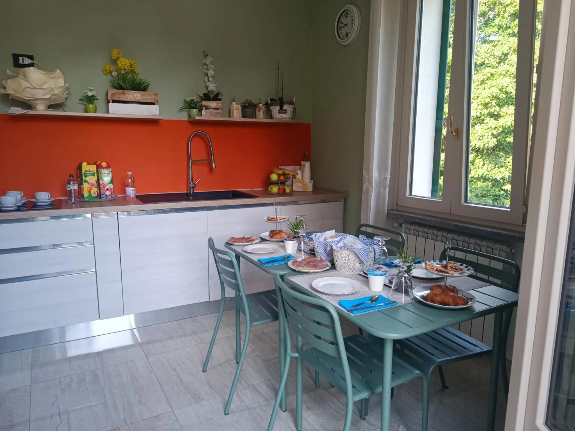 Kitchen or kitchenette in B&B VILLA PREZIOSA LAGO MAGGIORE